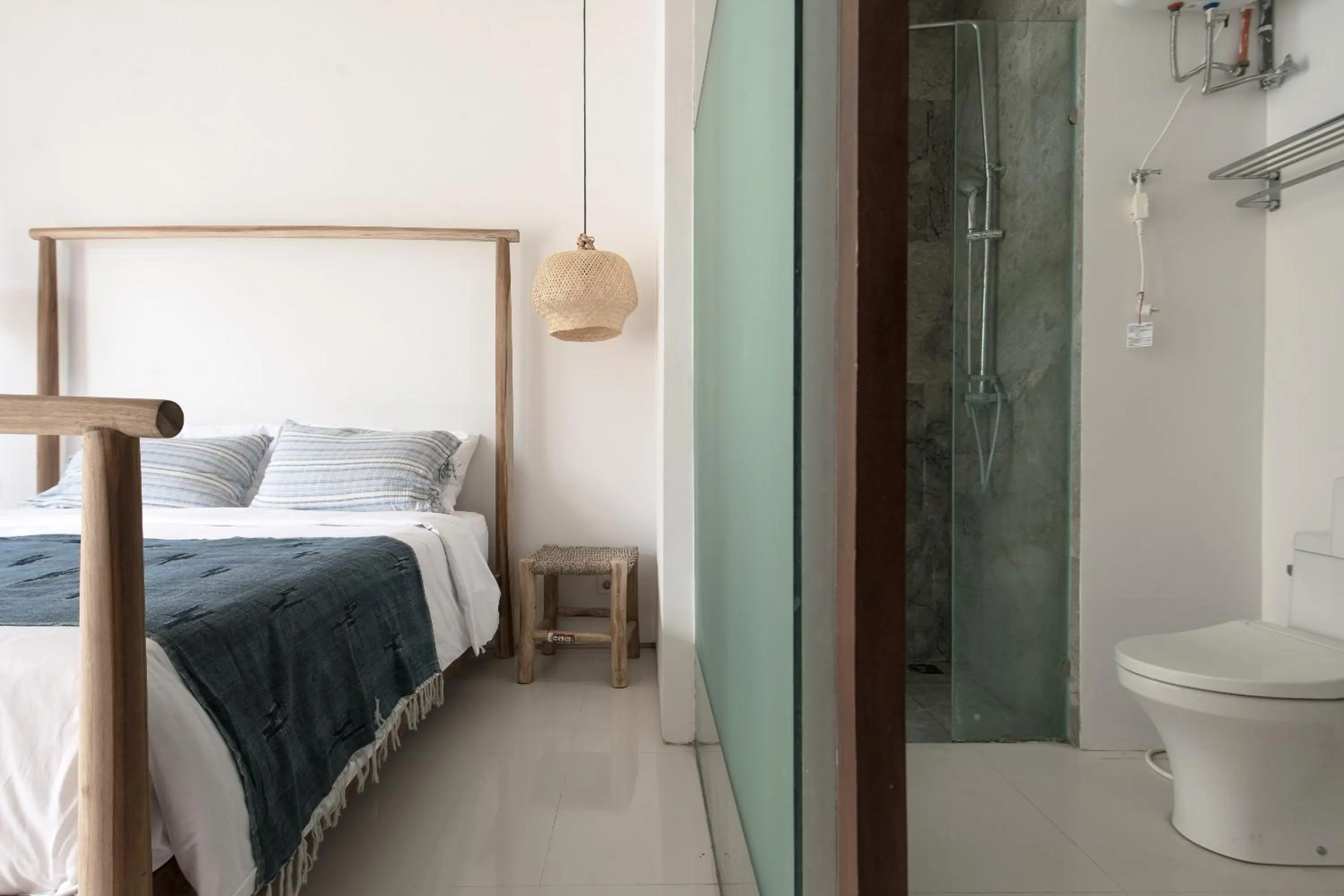 Bathroom, Bed in Pelangi 148 Beach Suites