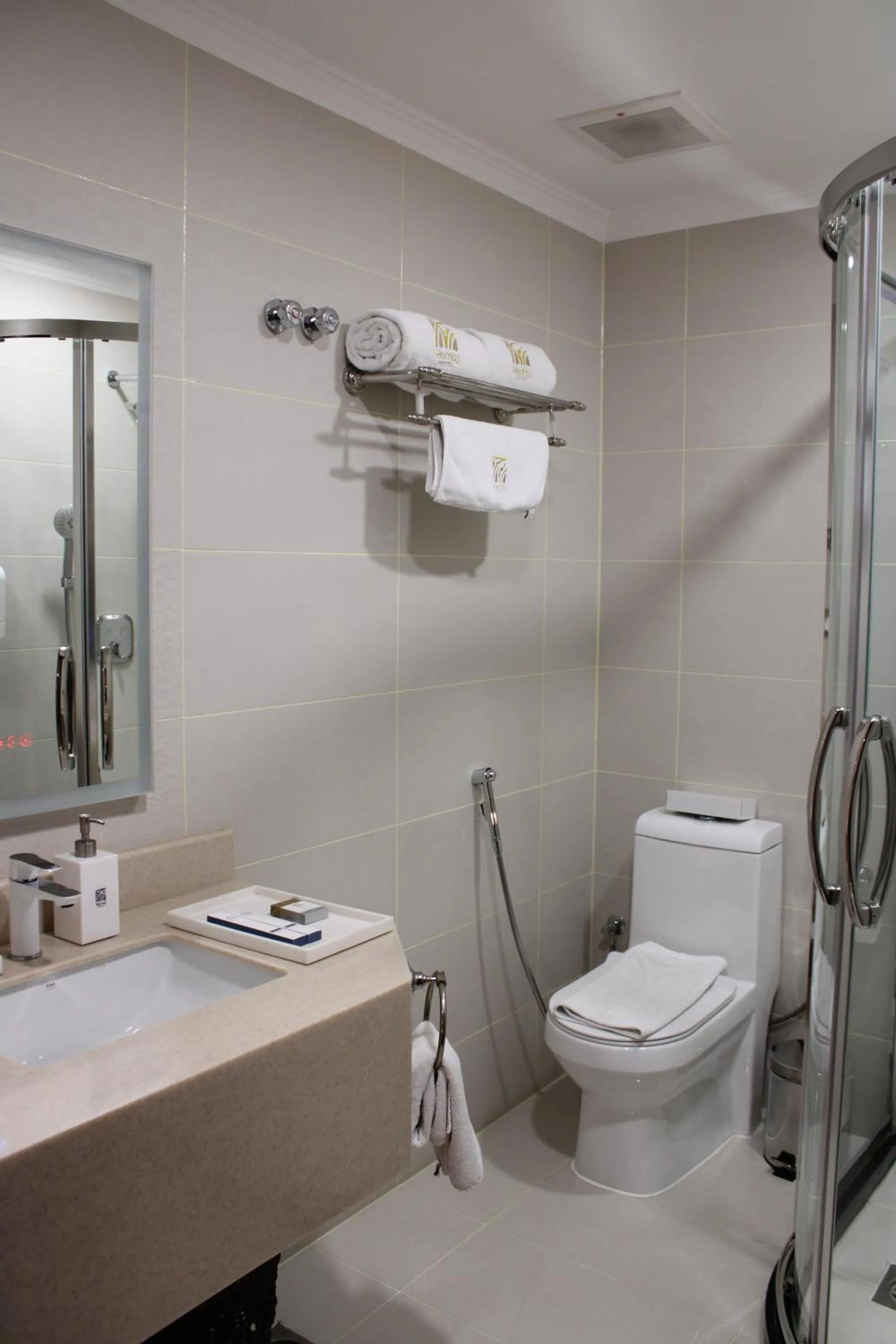 Bathroom in Remaj Hotel