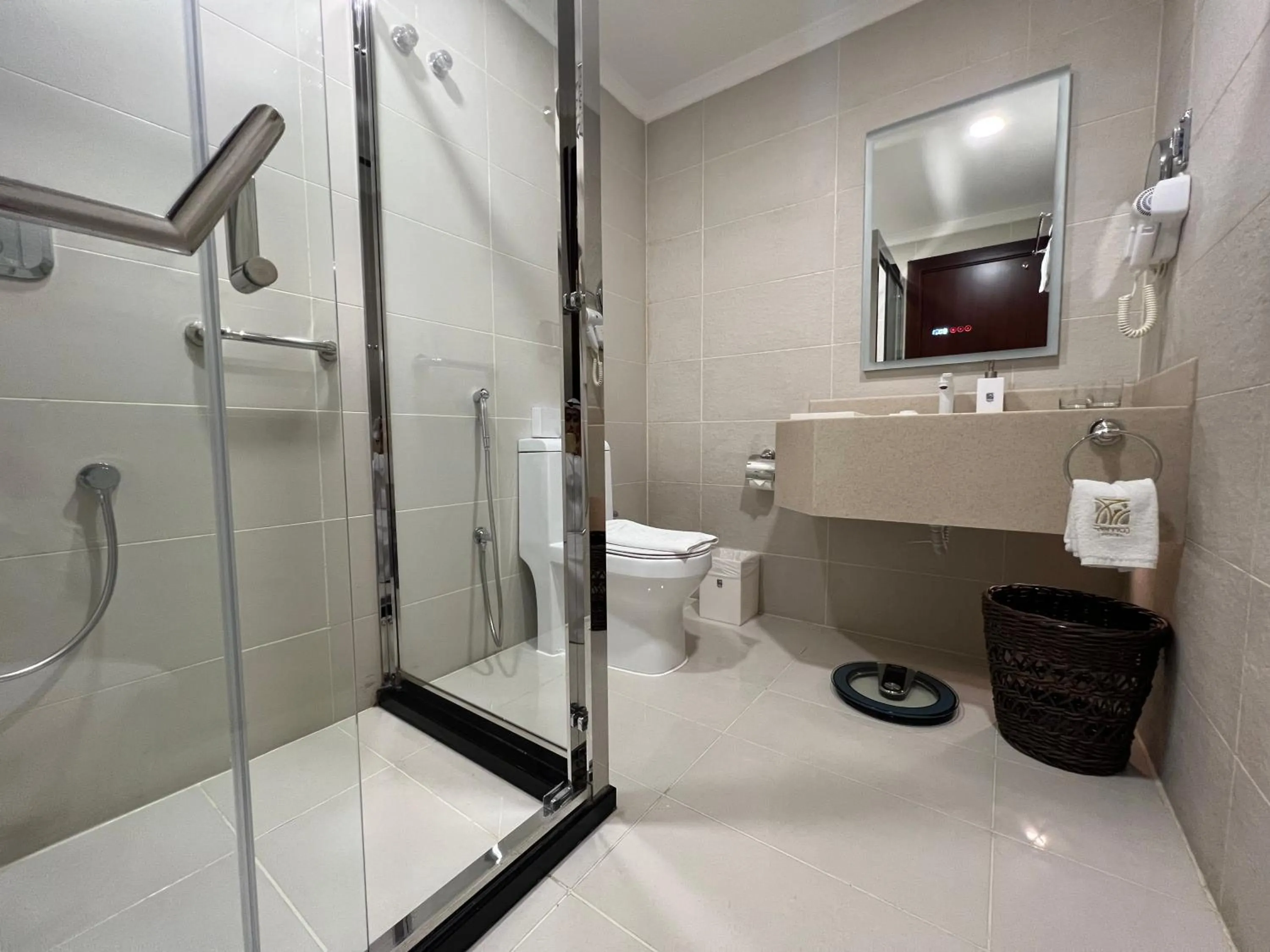 Toilet in Remaj Hotel