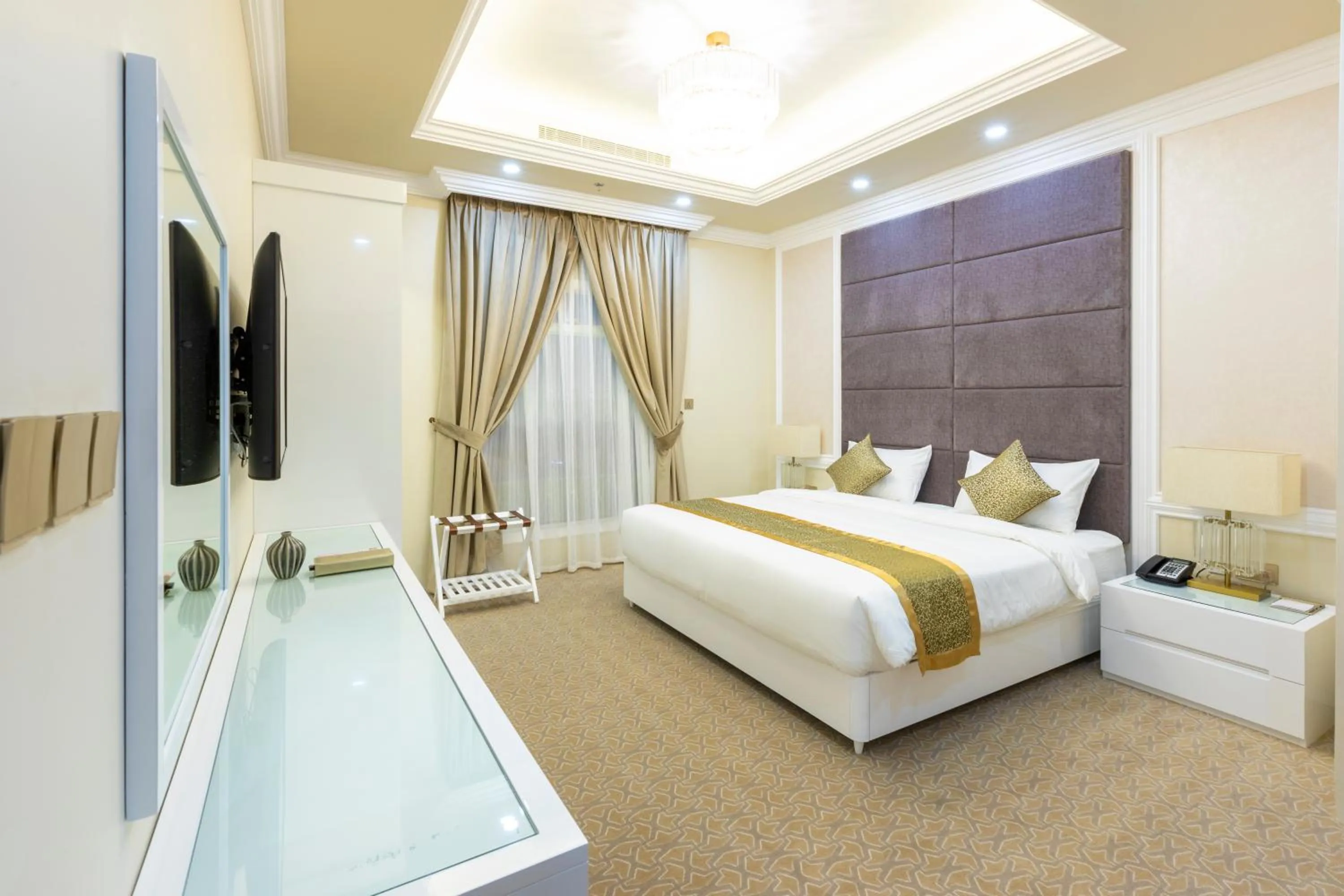 Bedroom, Bed in Remaj Hotel