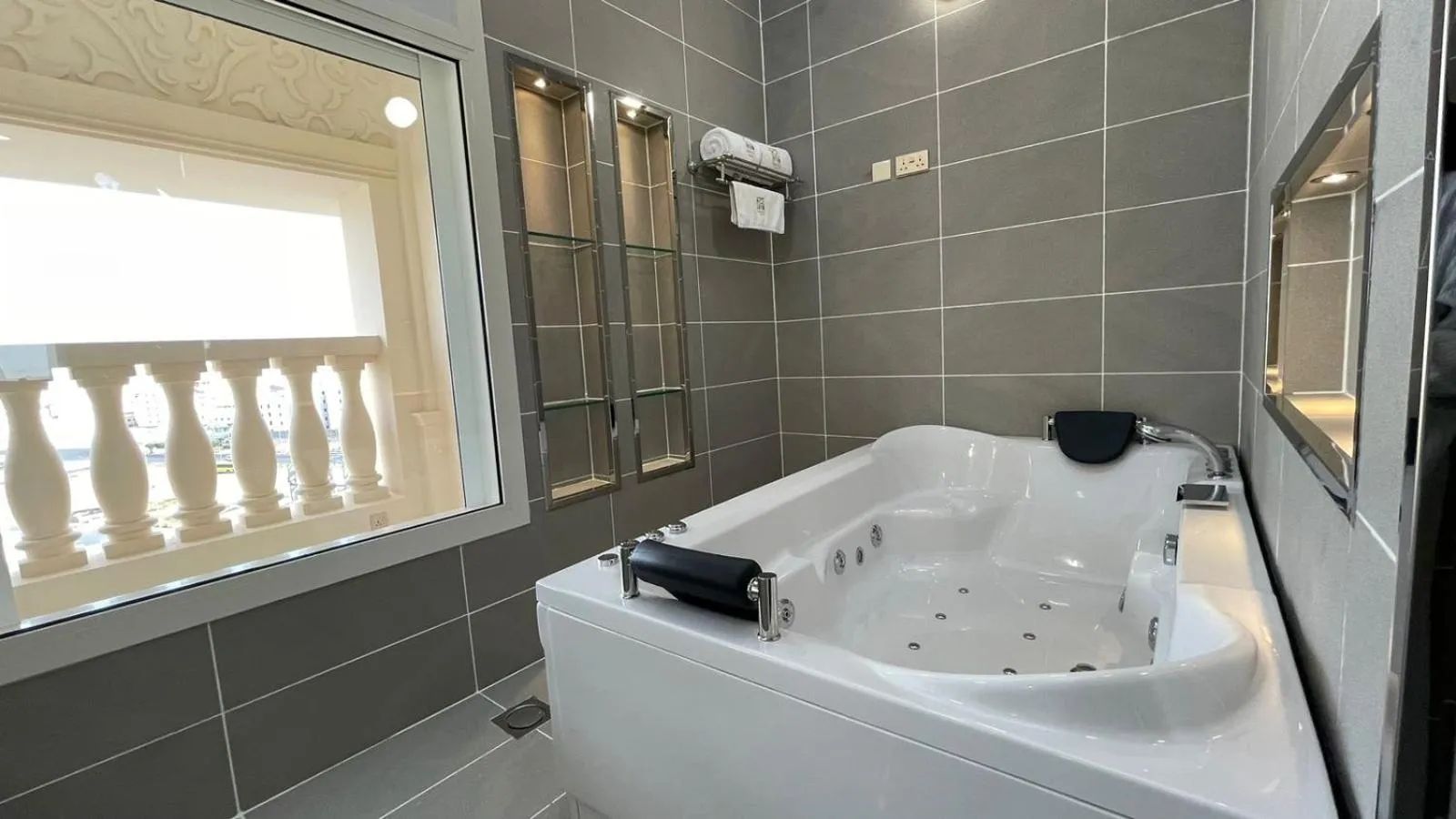 Hot Tub in Remaj Hotel