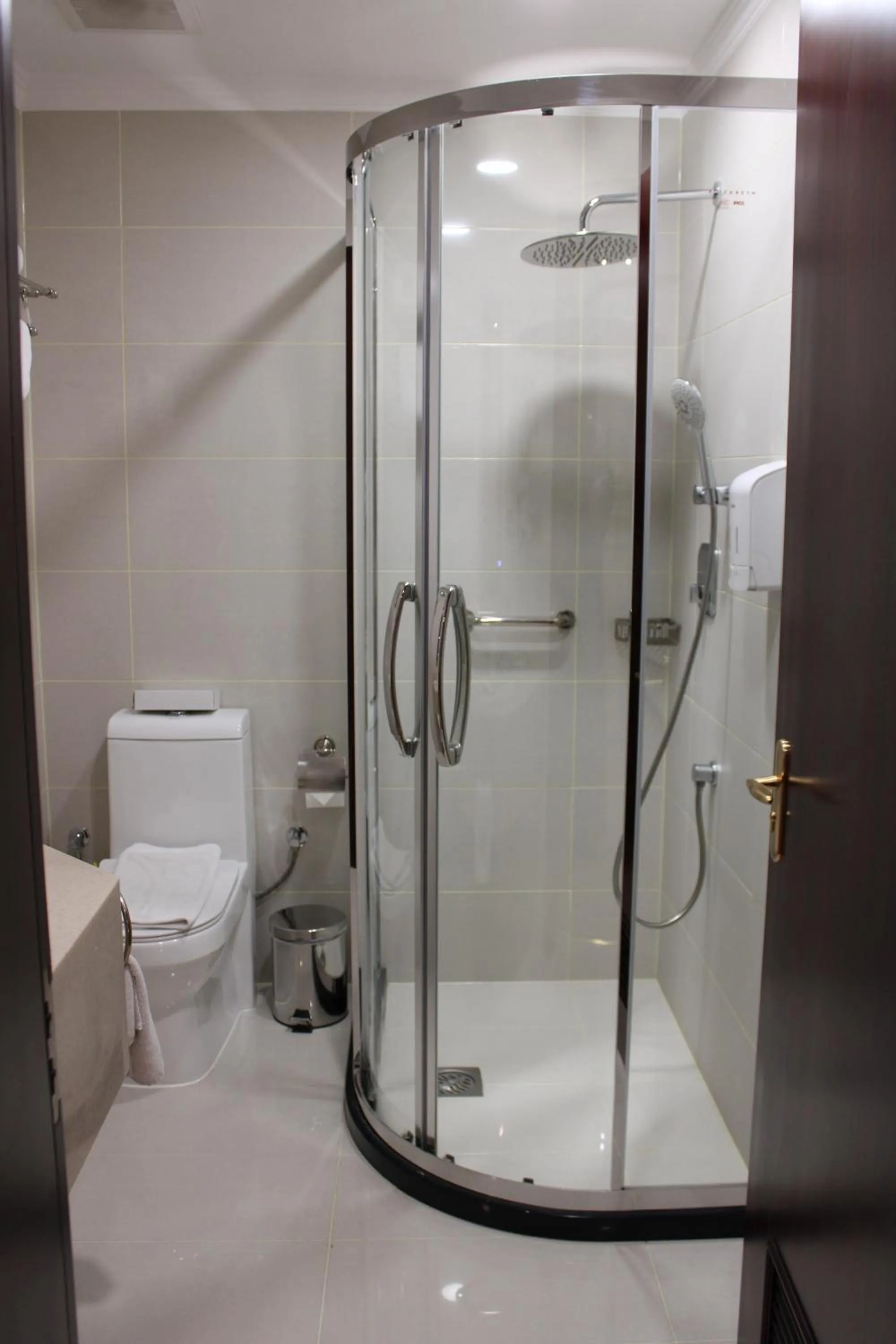 Bathroom in Remaj Hotel