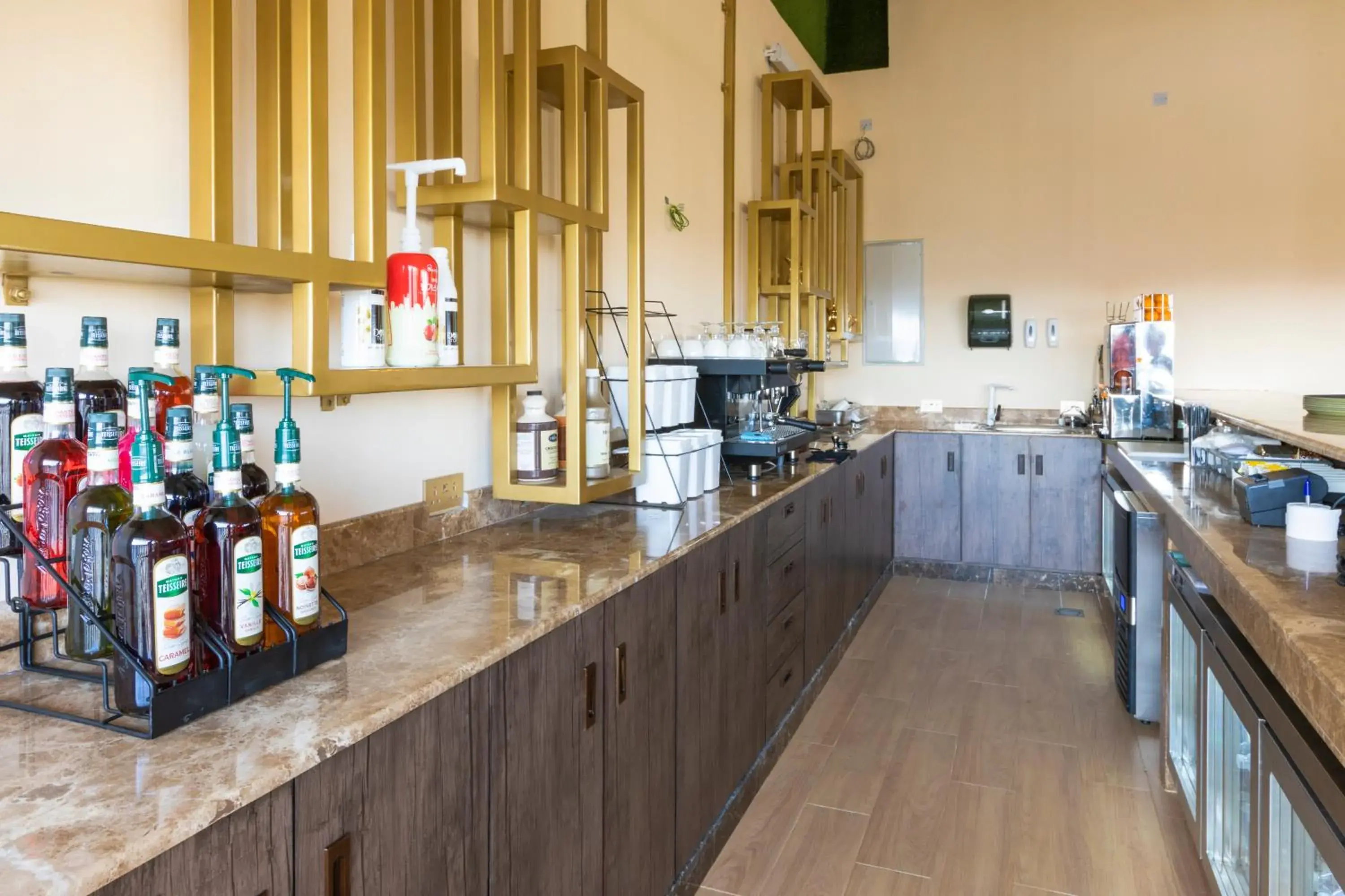 Lounge or bar in Remaj Hotel Lounge or bar in Remaj Hotel