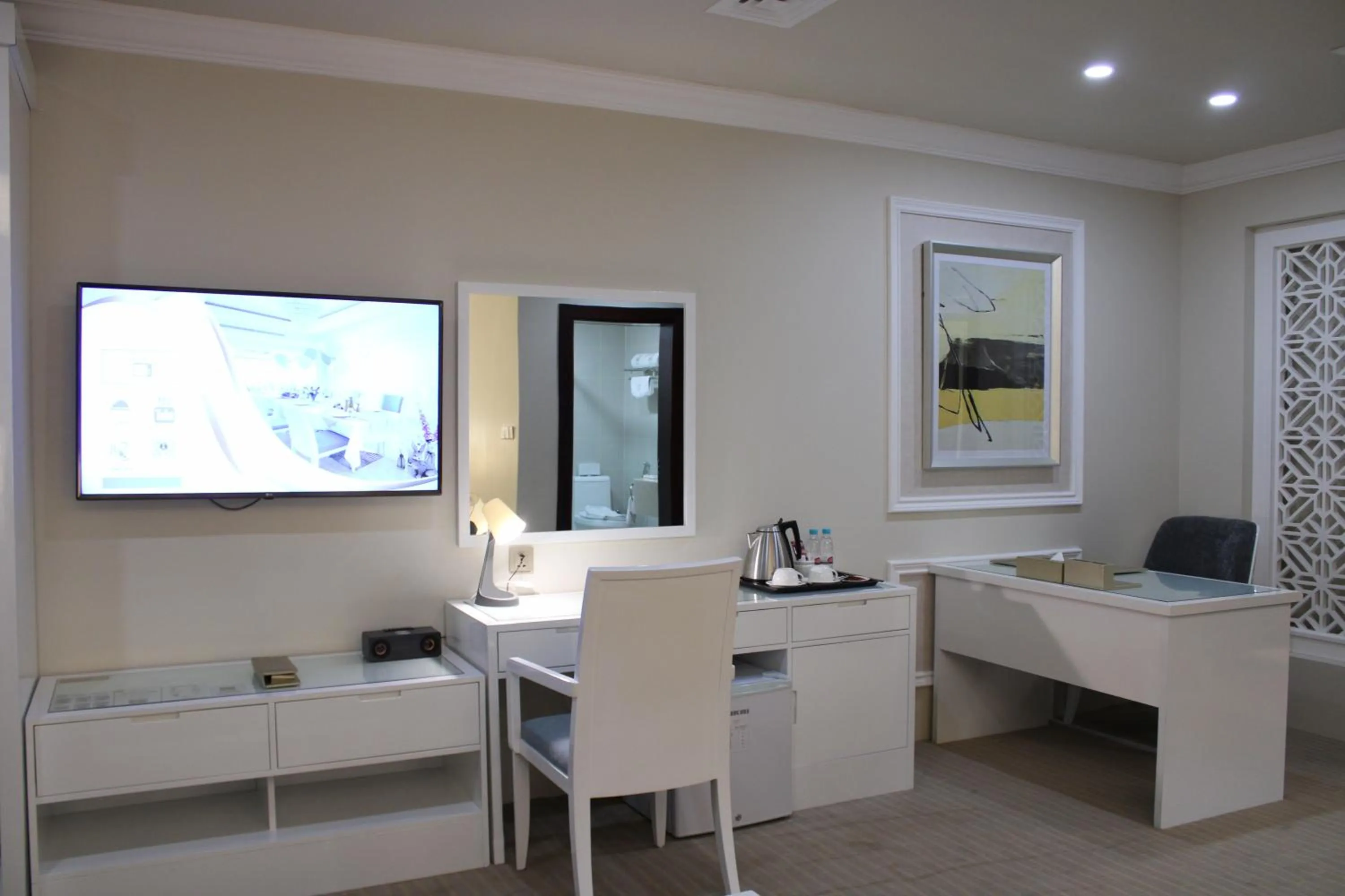 TV and multimedia in Remaj Hotel