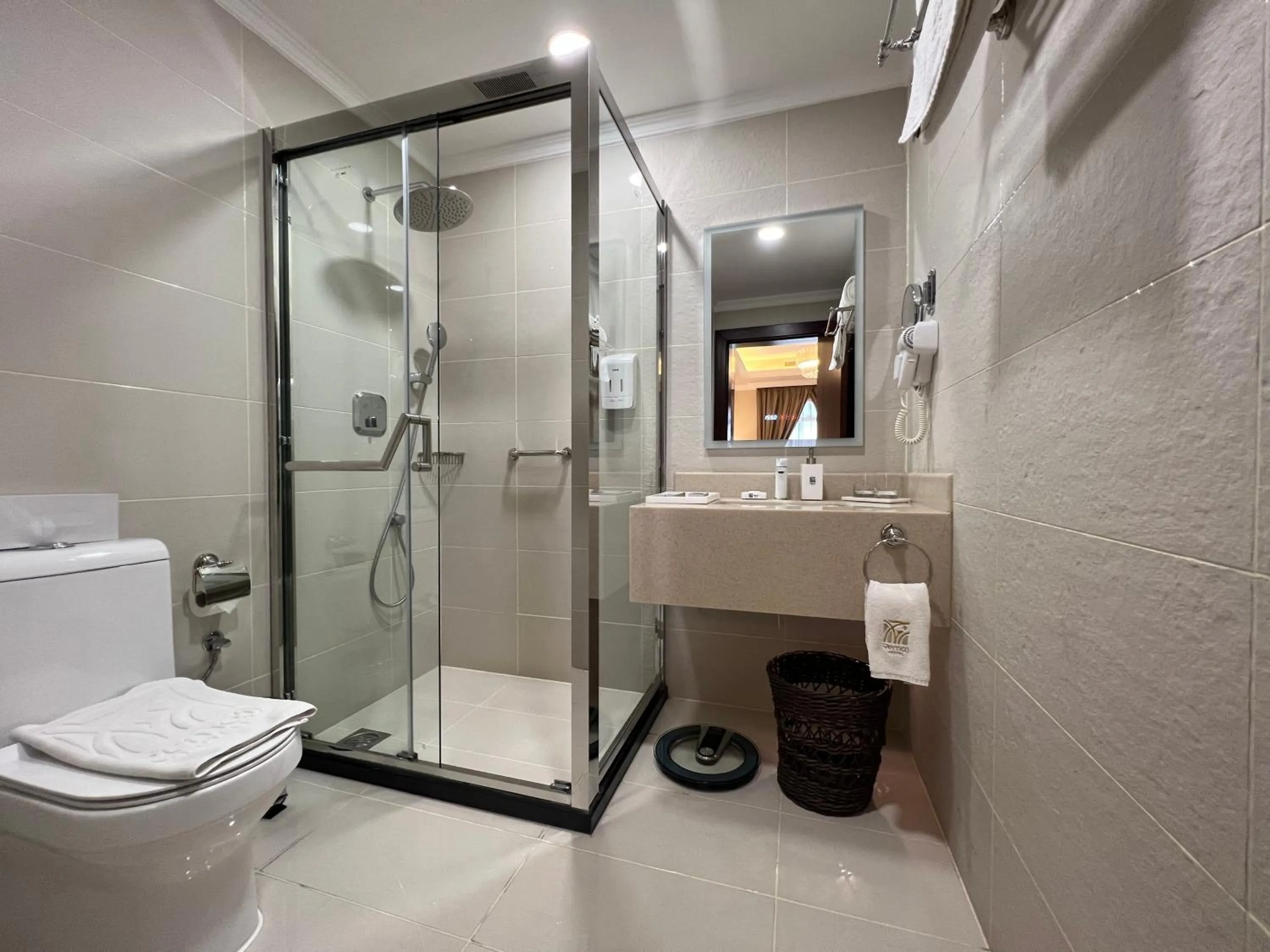 Bathroom in Remaj Hotel