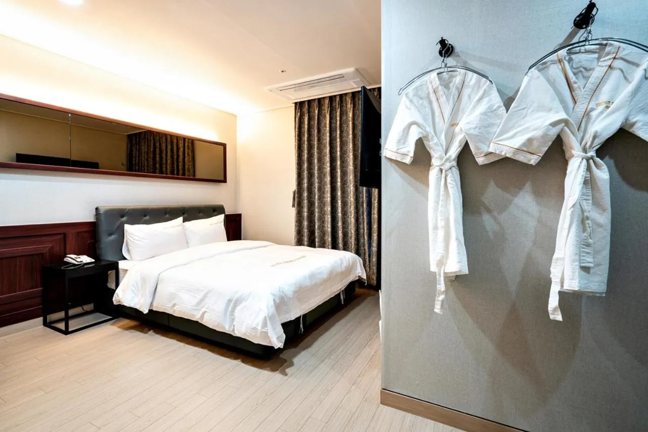 Bed in Siheung Seoul Tourist Hotel