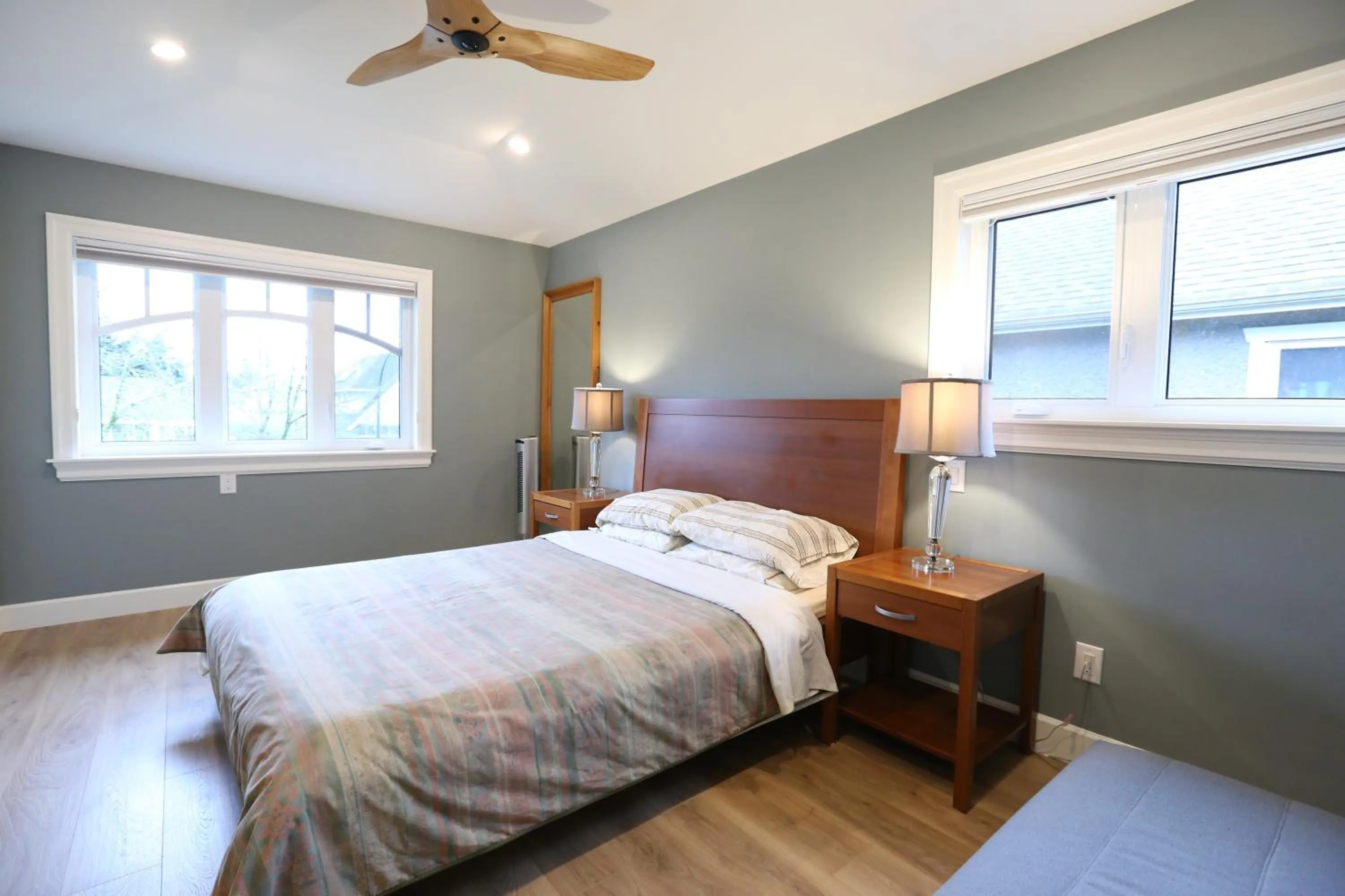 Bed in Vancouver Traveller B&B