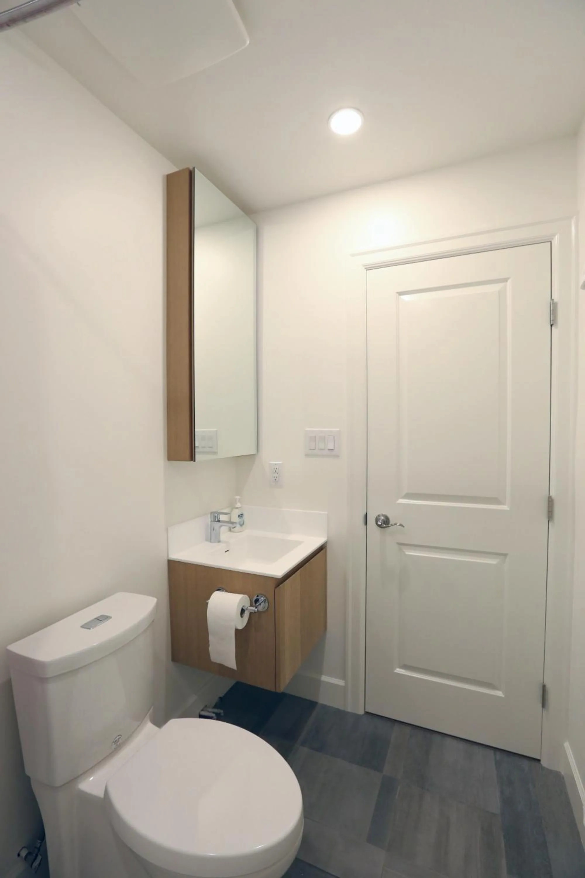 Toilet in Vancouver Traveller B&B