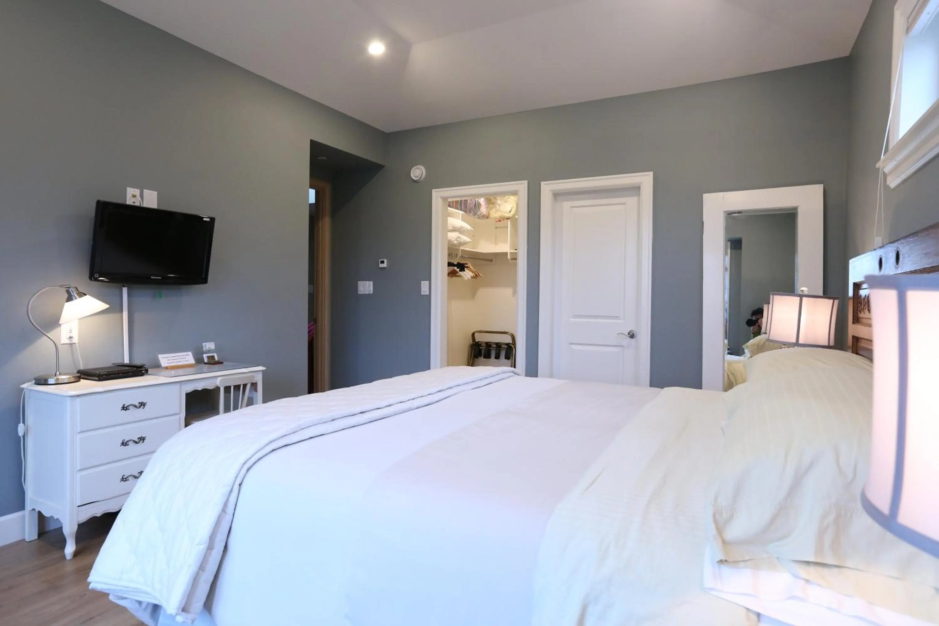 Bed in Vancouver Traveller B&B