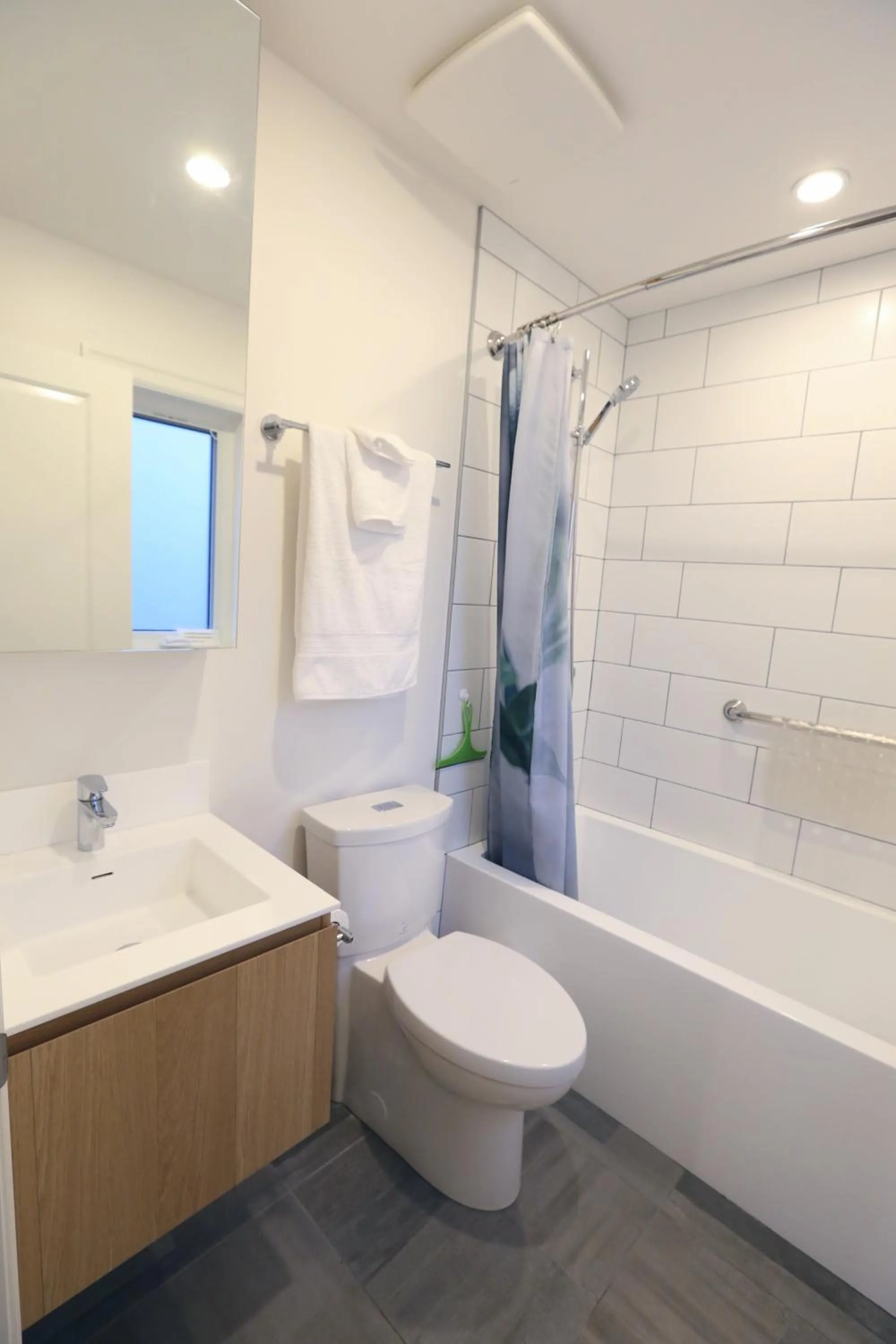 Shower in Vancouver Traveller B&B