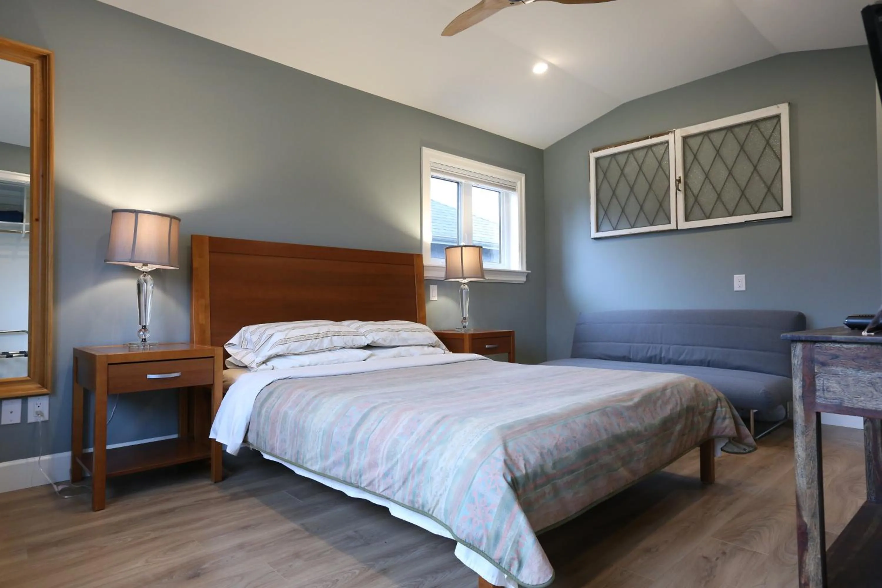 Bed in Vancouver Traveller B&B