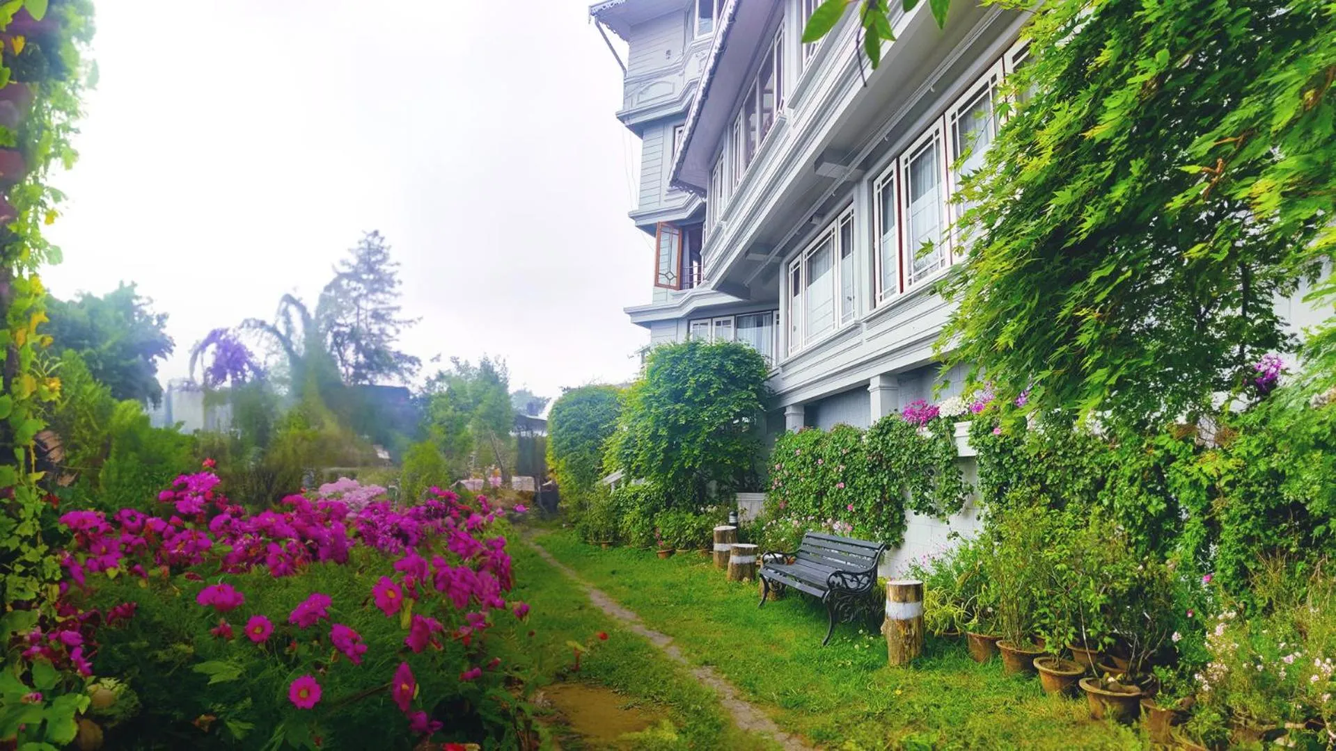 Property building in Udaan Dekeling Resort, Darjeeling