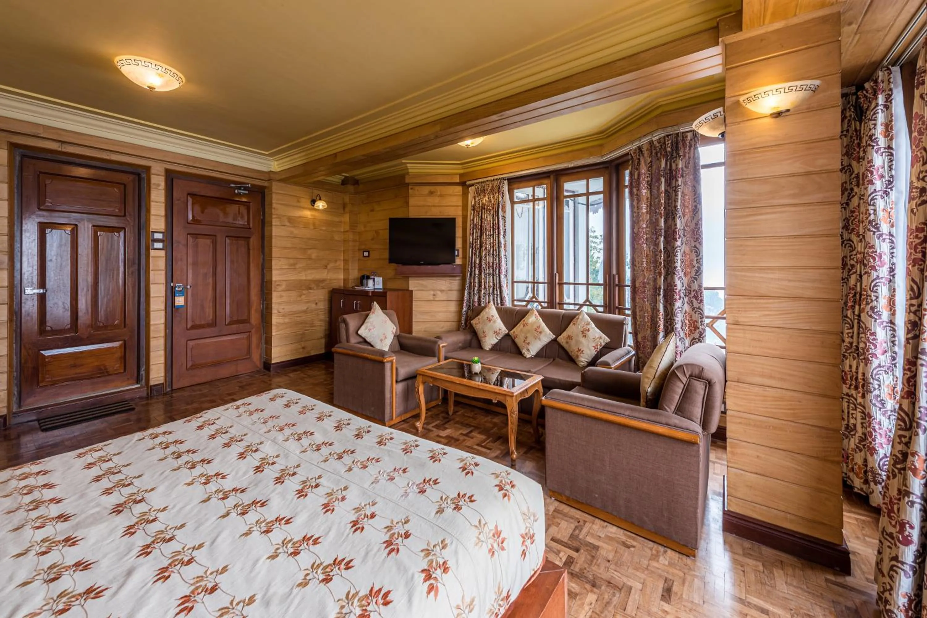 TV and multimedia in Udaan Dekeling Resort, Darjeeling