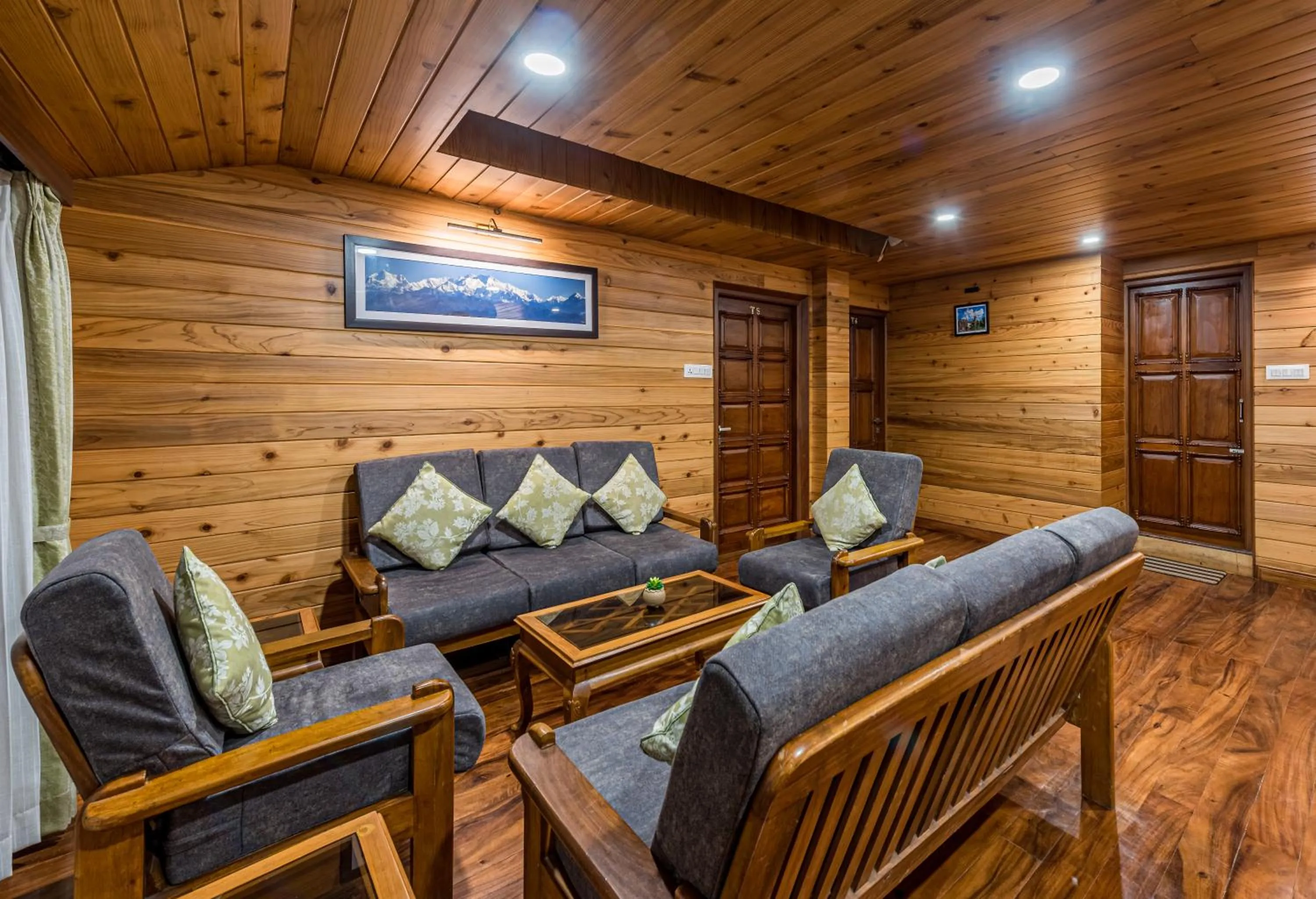 Living room in Udaan Dekeling Resort, Darjeeling