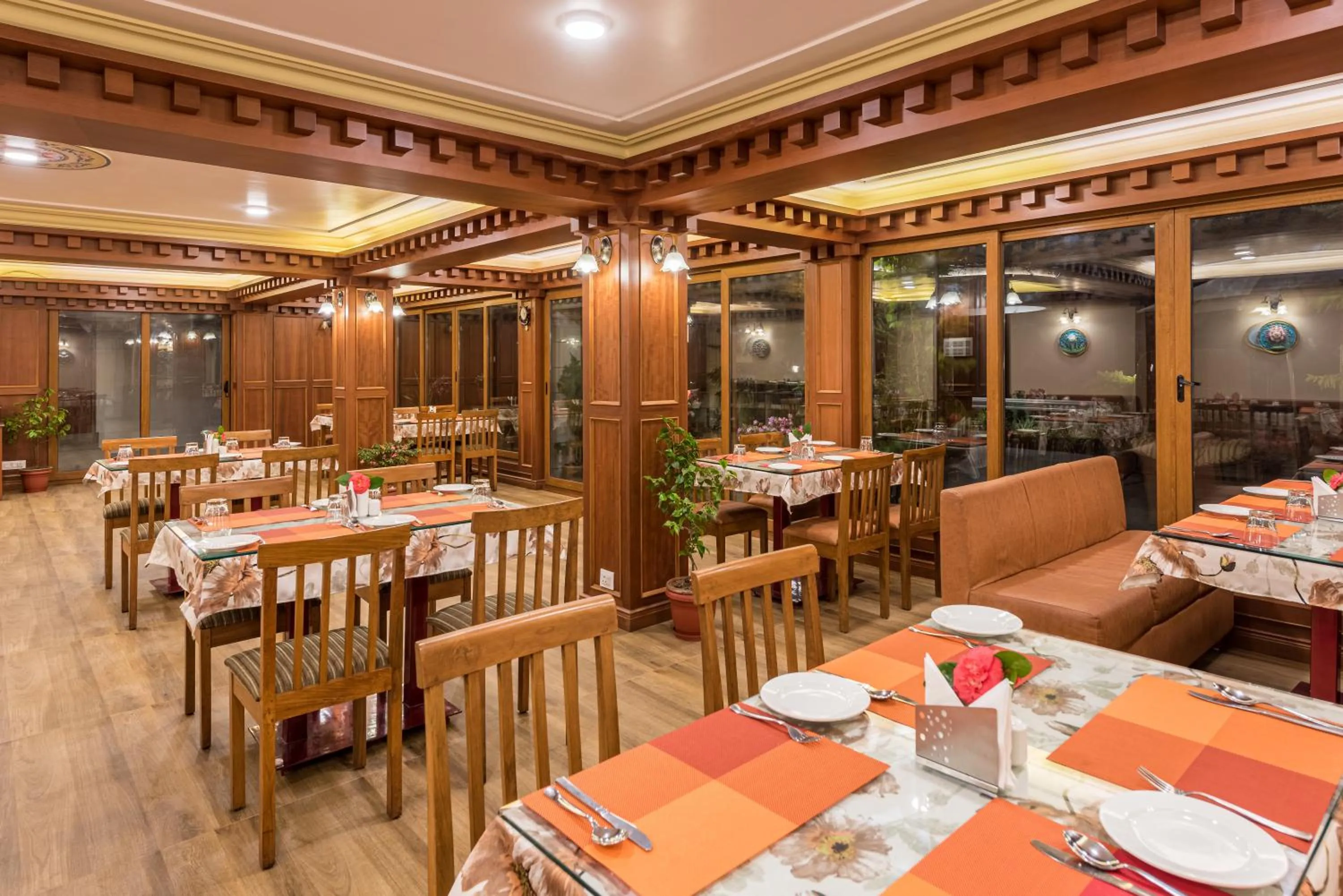 Restaurant/places to eat in Udaan Dekeling Resort, Darjeeling