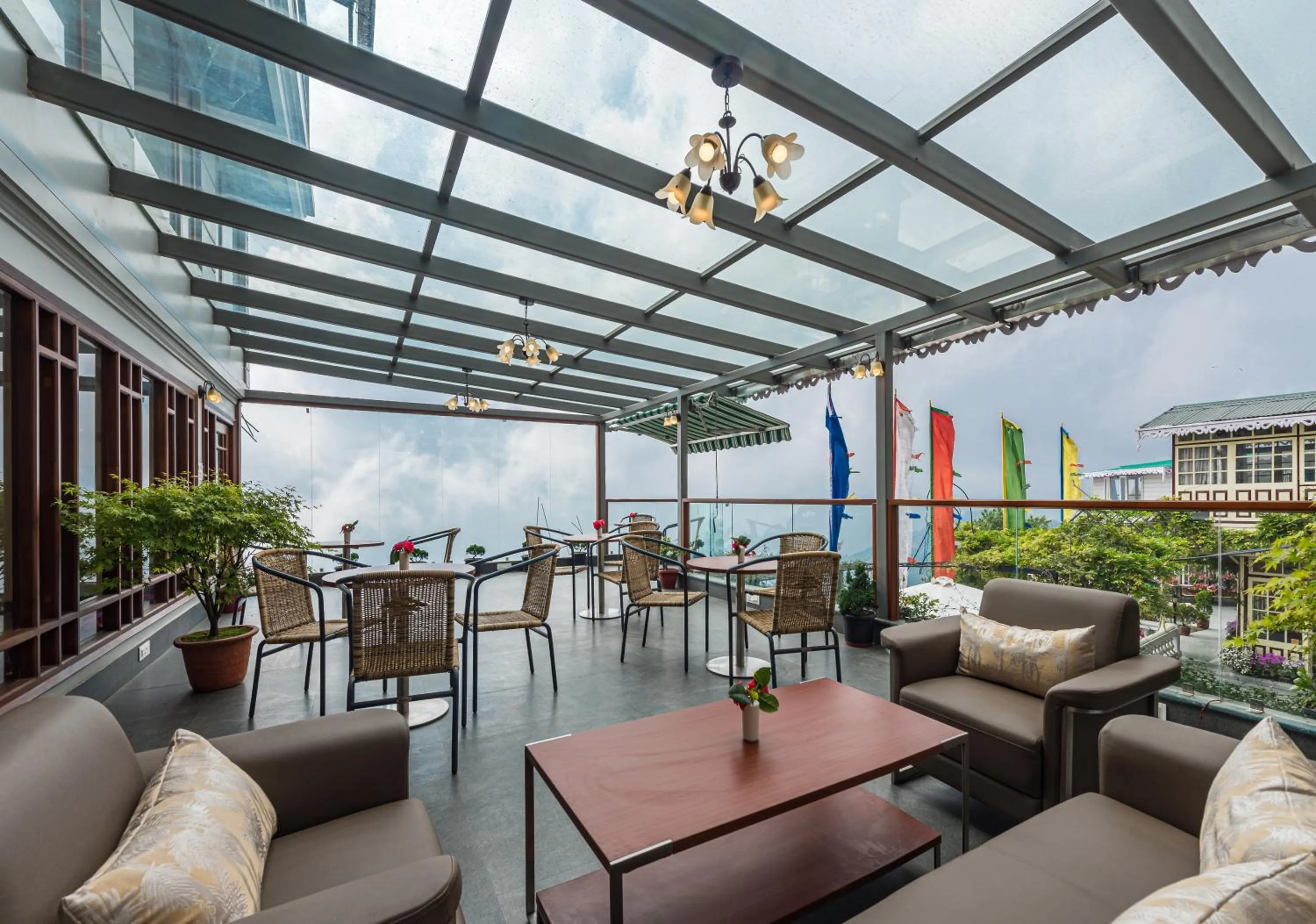 Restaurant/places to eat in Udaan Dekeling Resort, Darjeeling