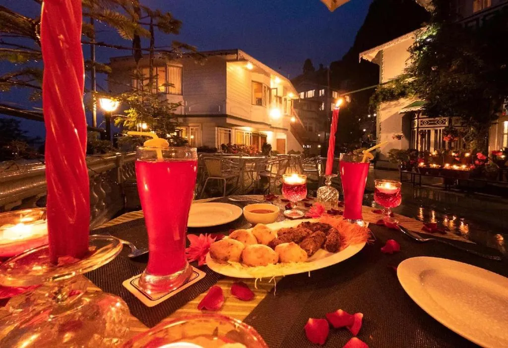 Restaurant/places to eat in Udaan Dekeling Resort, Darjeeling