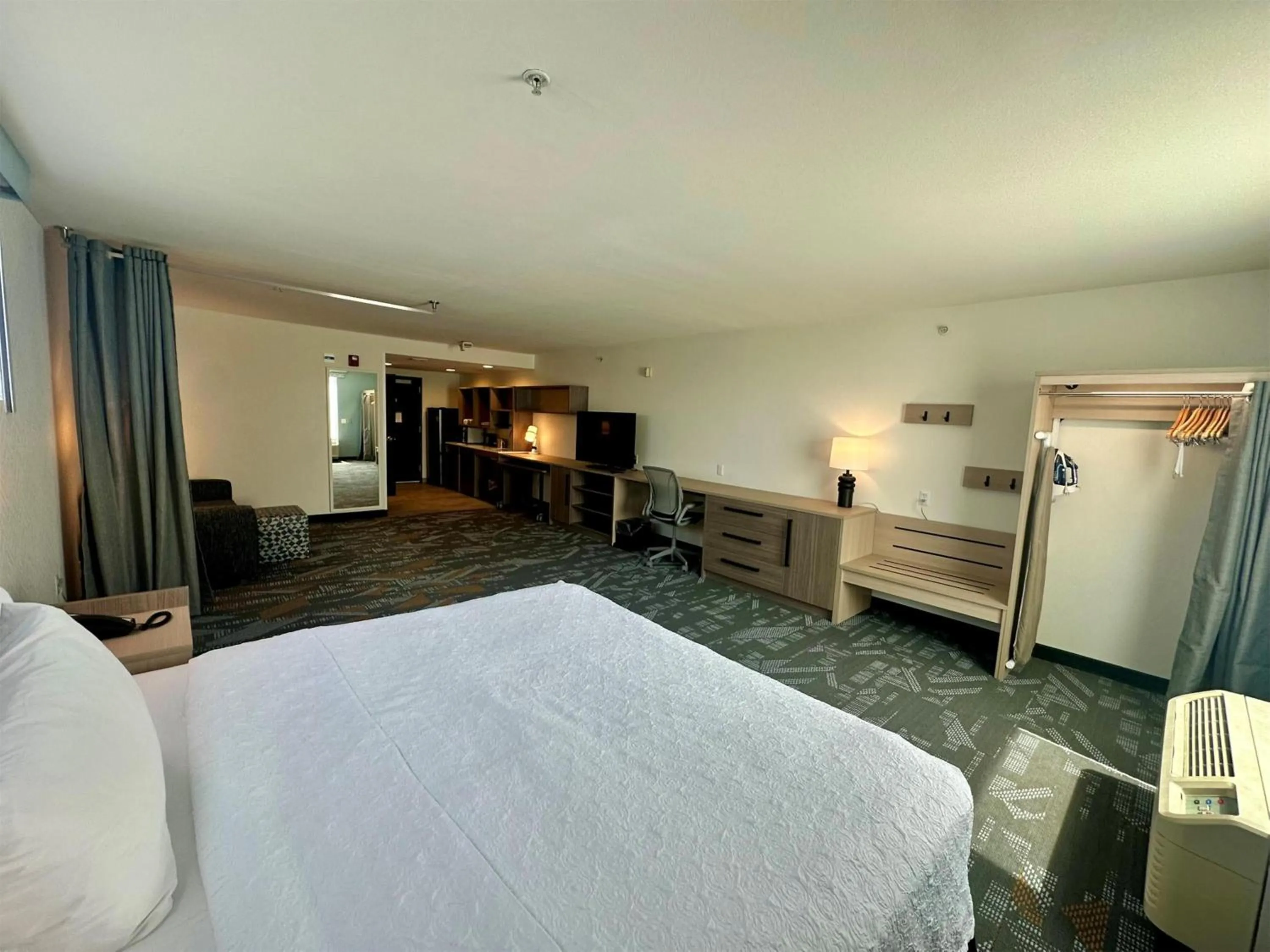 Bed in Home2 Suites by Hilton Rahway