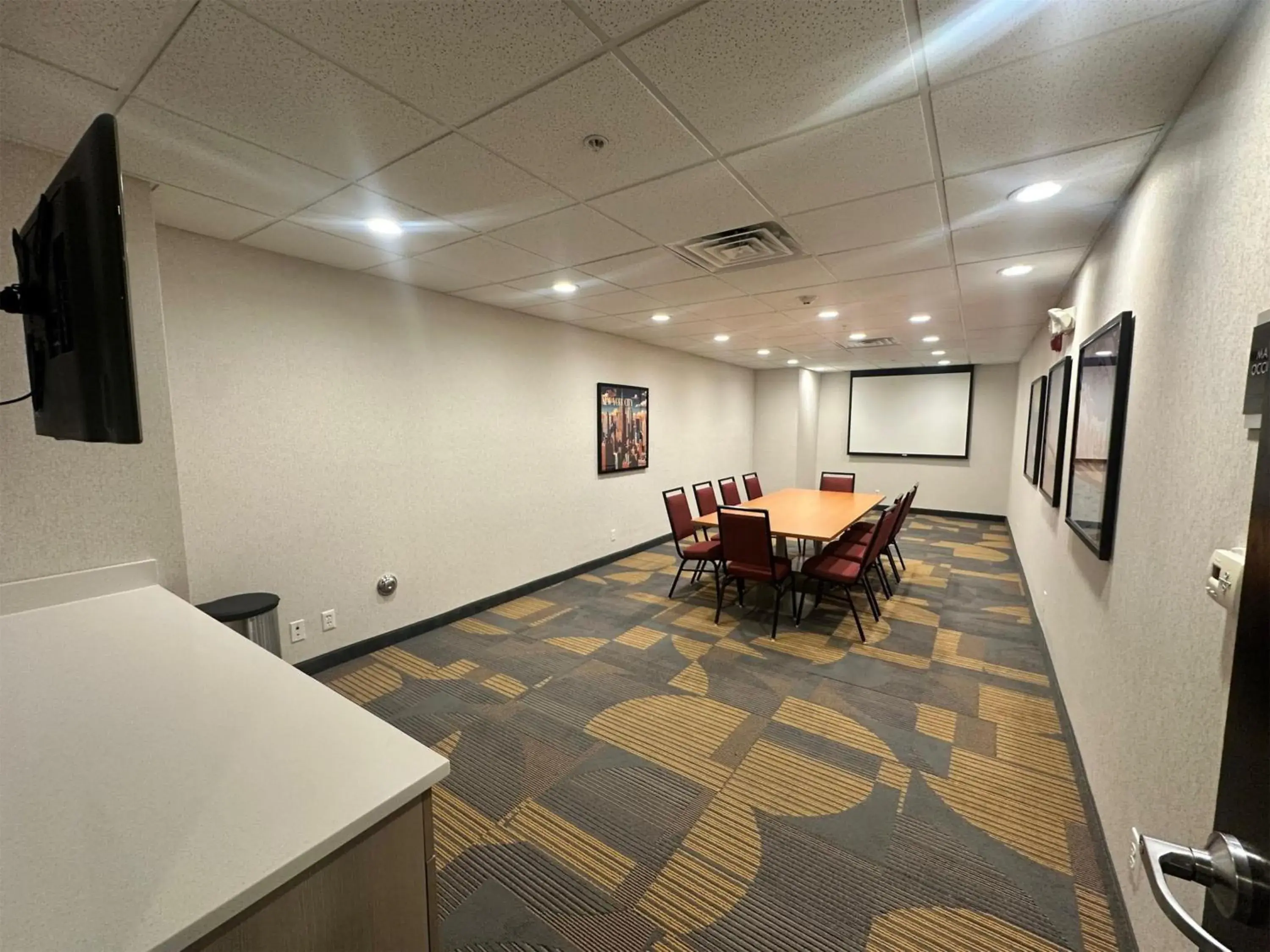 Meeting/conference room in Home2 Suites by Hilton Rahway Meeting/conference room in Home2 Suites by Hilton Rahway