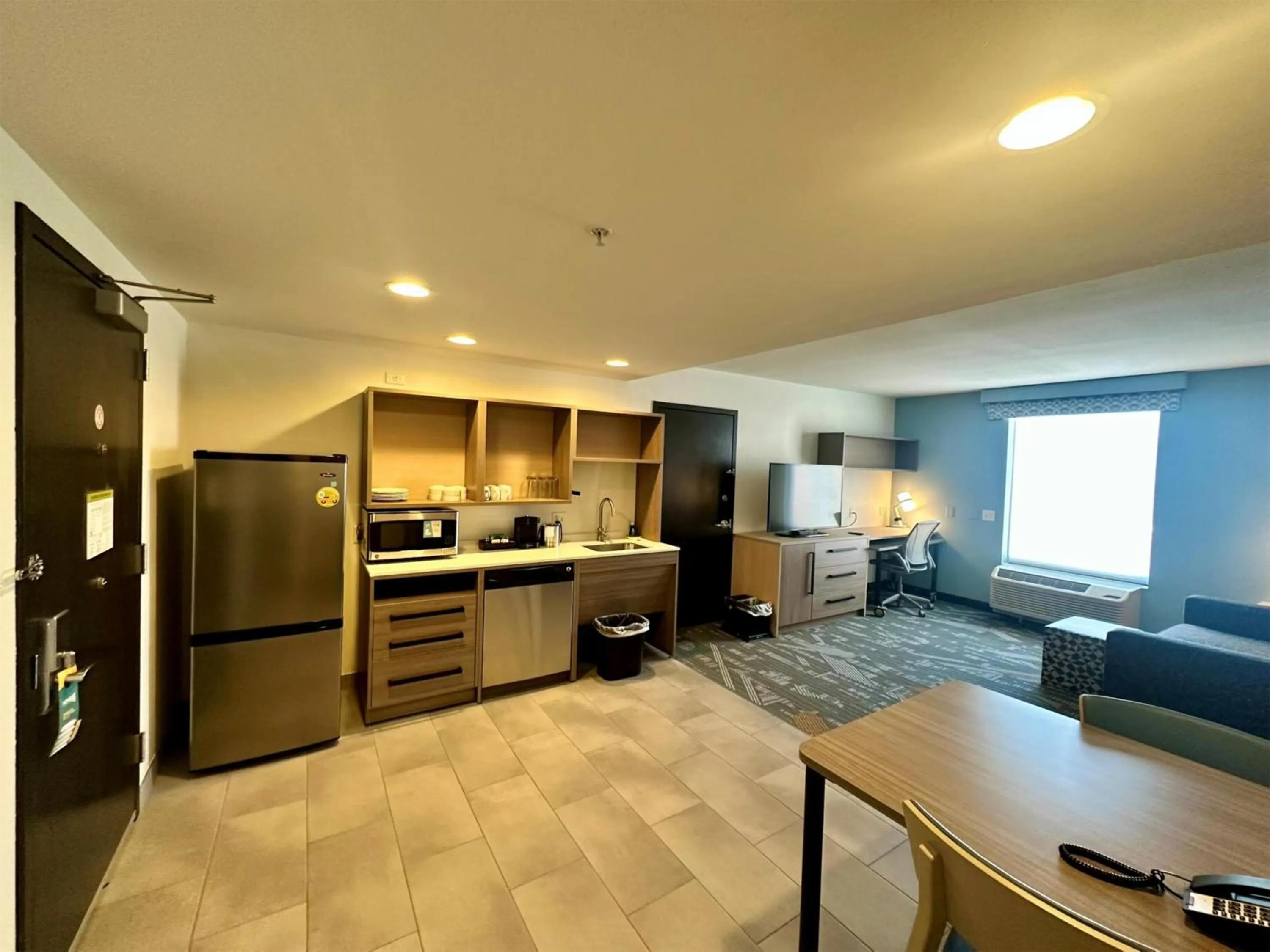 Kitchen or kitchenette in Home2 Suites by Hilton Rahway