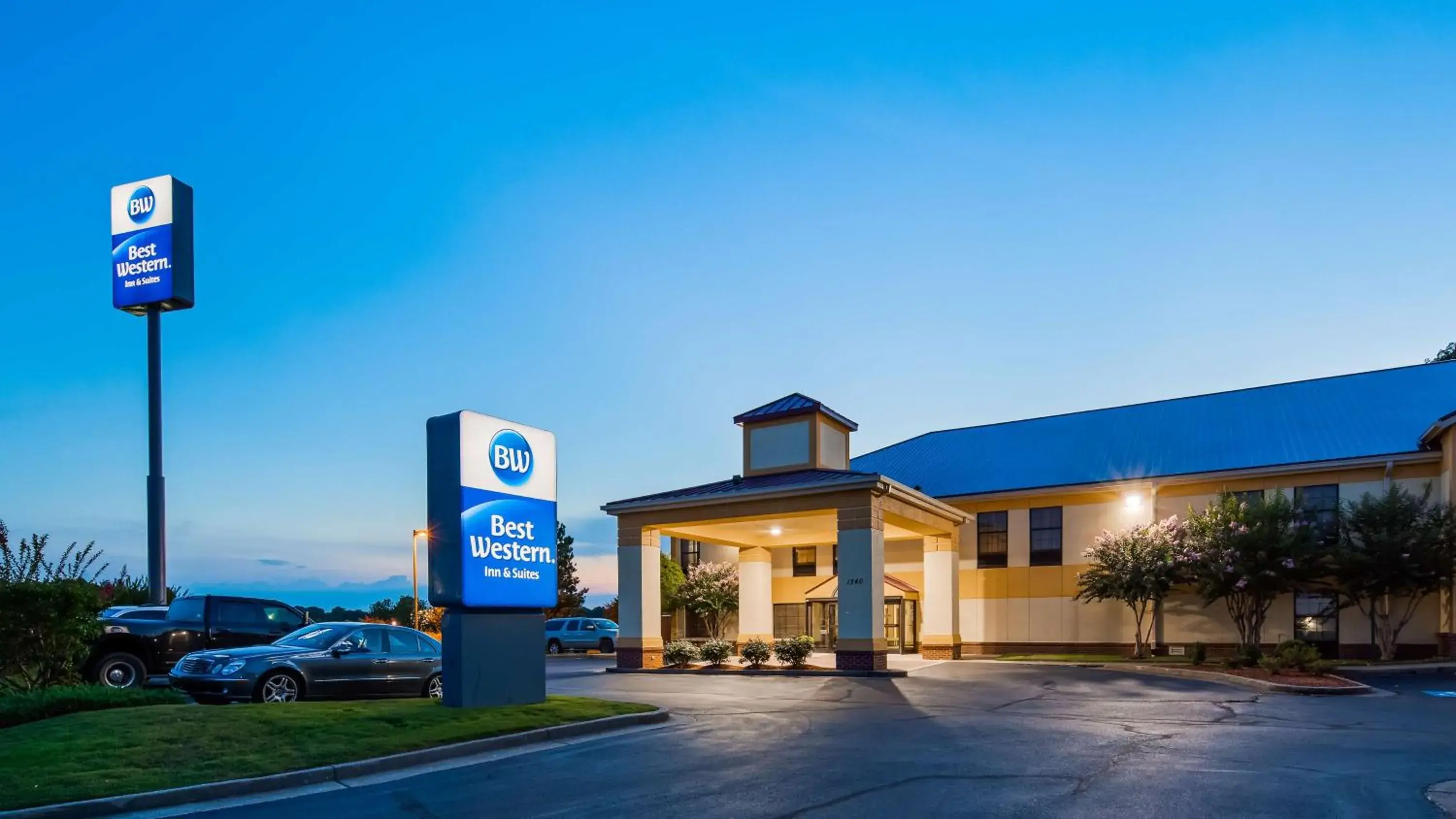 Property building in Best Western Hiram Inn and Suites Property building in Best Western Hiram Inn and Suites