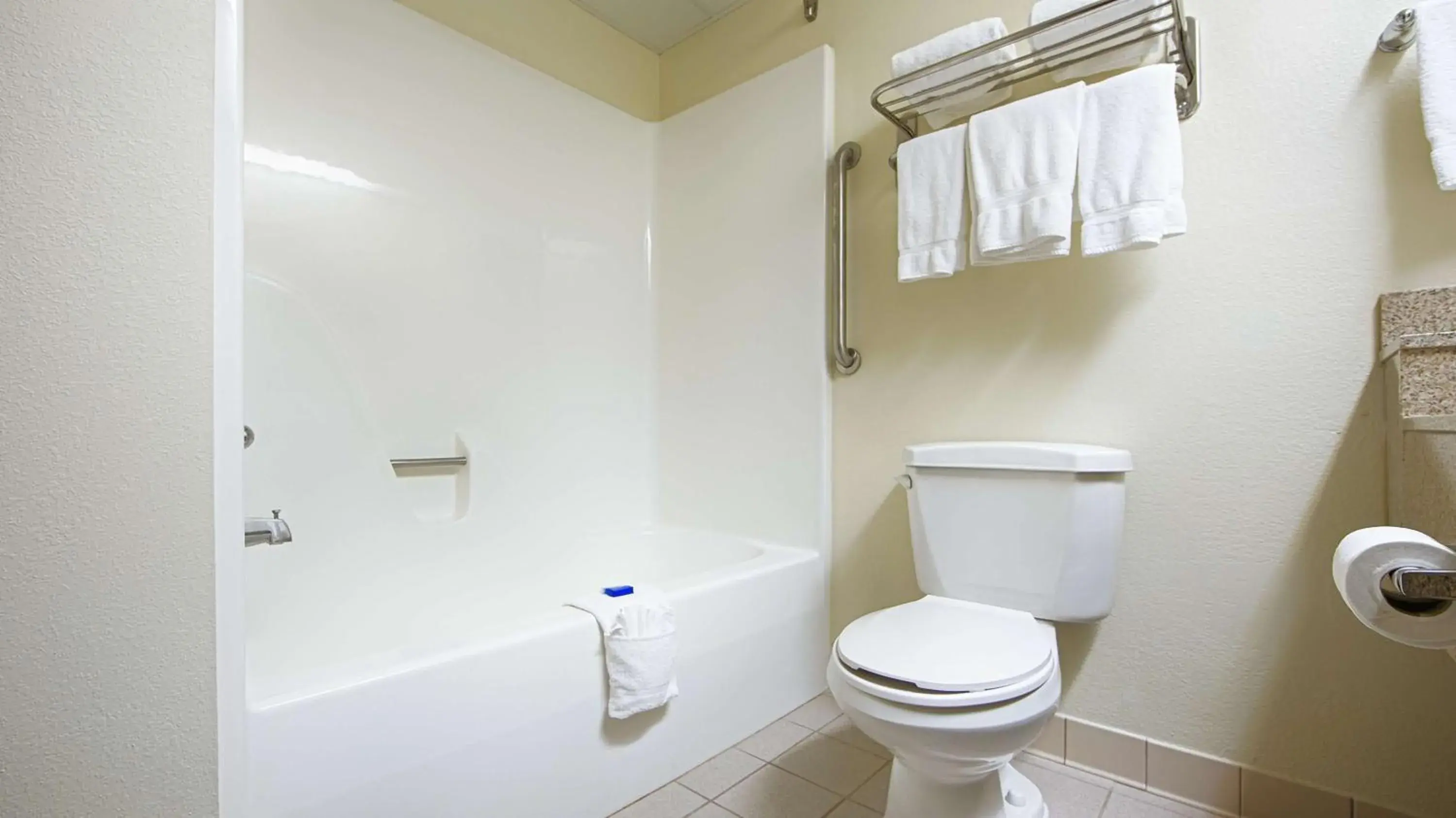 Bathroom in Best Western Hiram Inn and Suites Bathroom in Best Western Hiram Inn and Suites