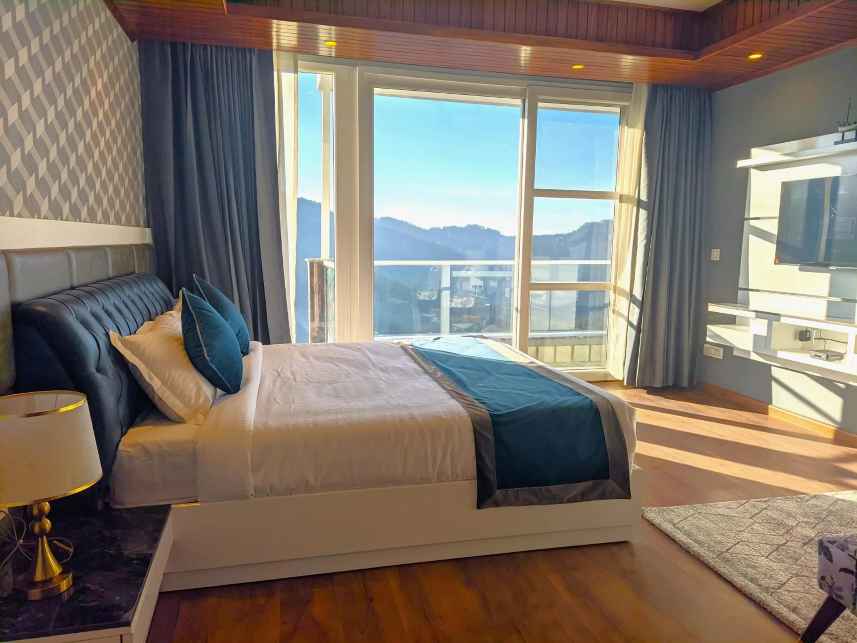 Living room, Bed in The Retreat Mashobra, Shimla