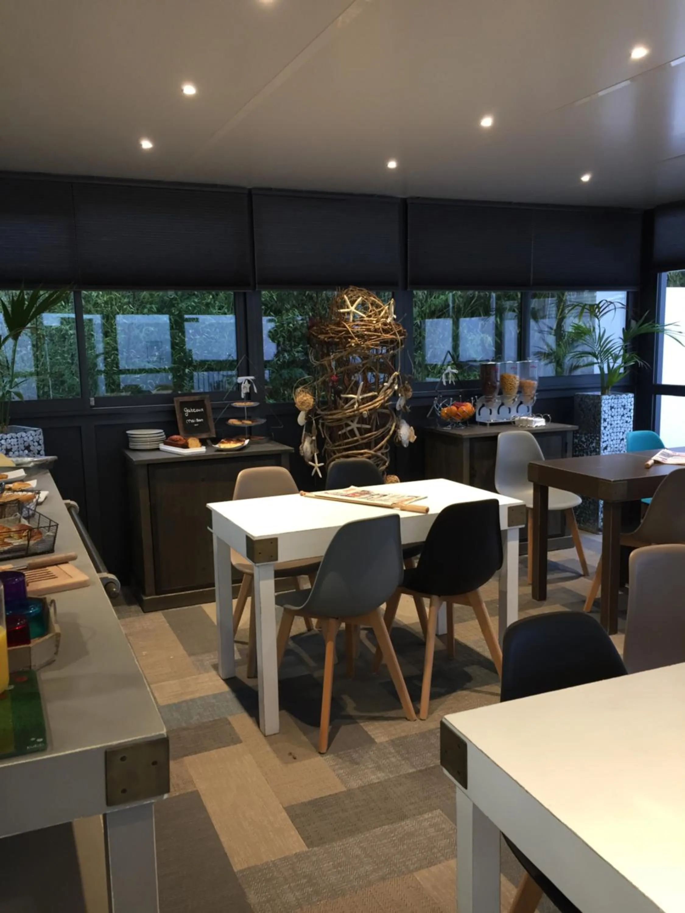 Buffet breakfast in Kyriad Direct La Rochelle Aytré