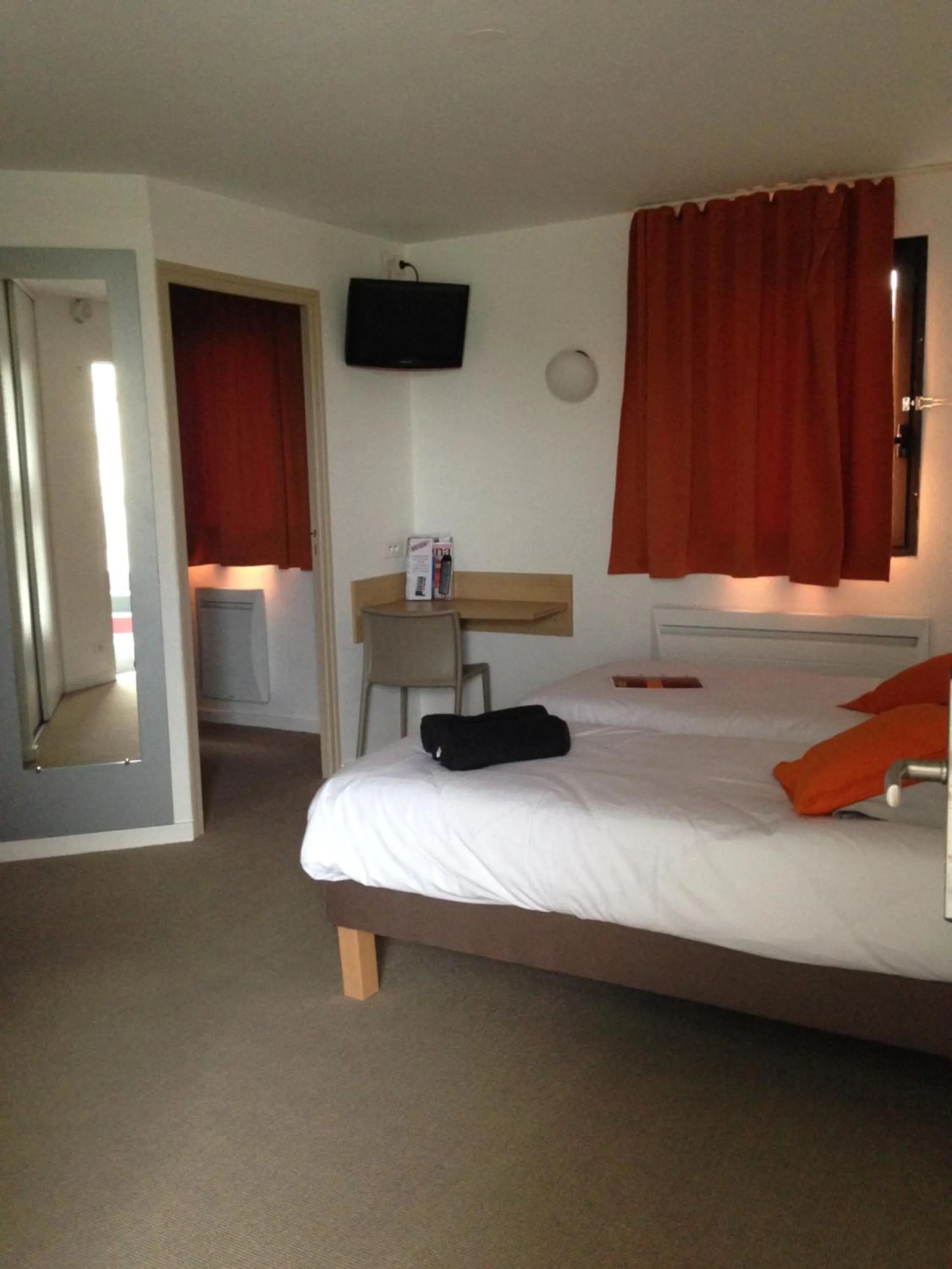 Bed in Kyriad Direct La Rochelle Aytré