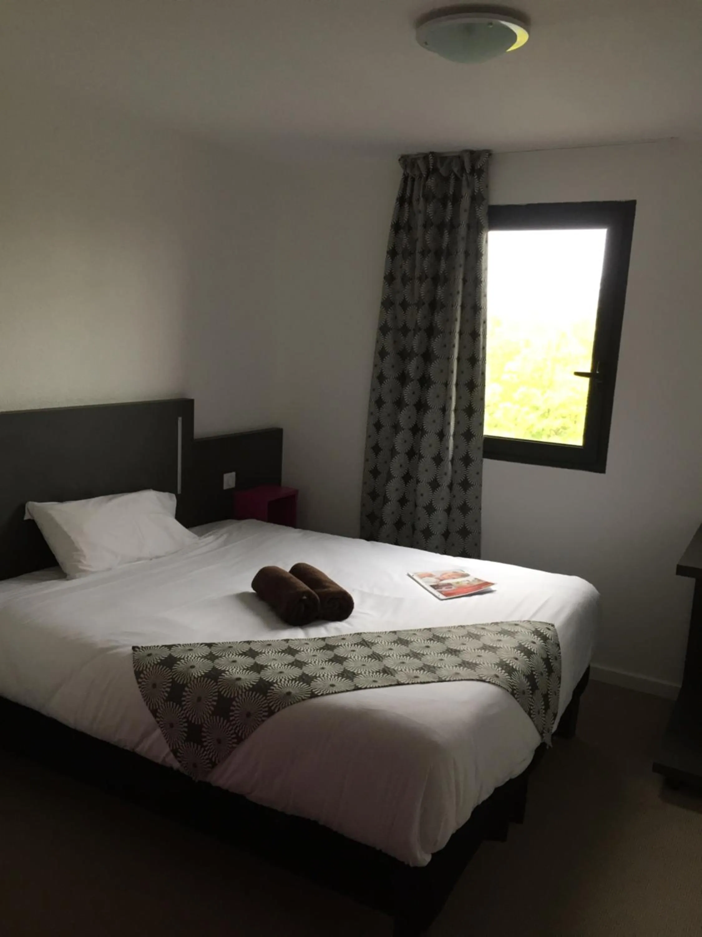 Bed in Kyriad Direct La Rochelle Aytré