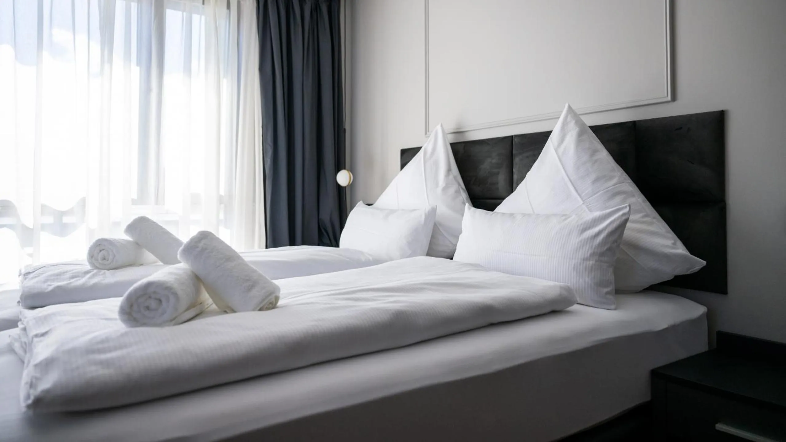 Bed in Hotel Metropol