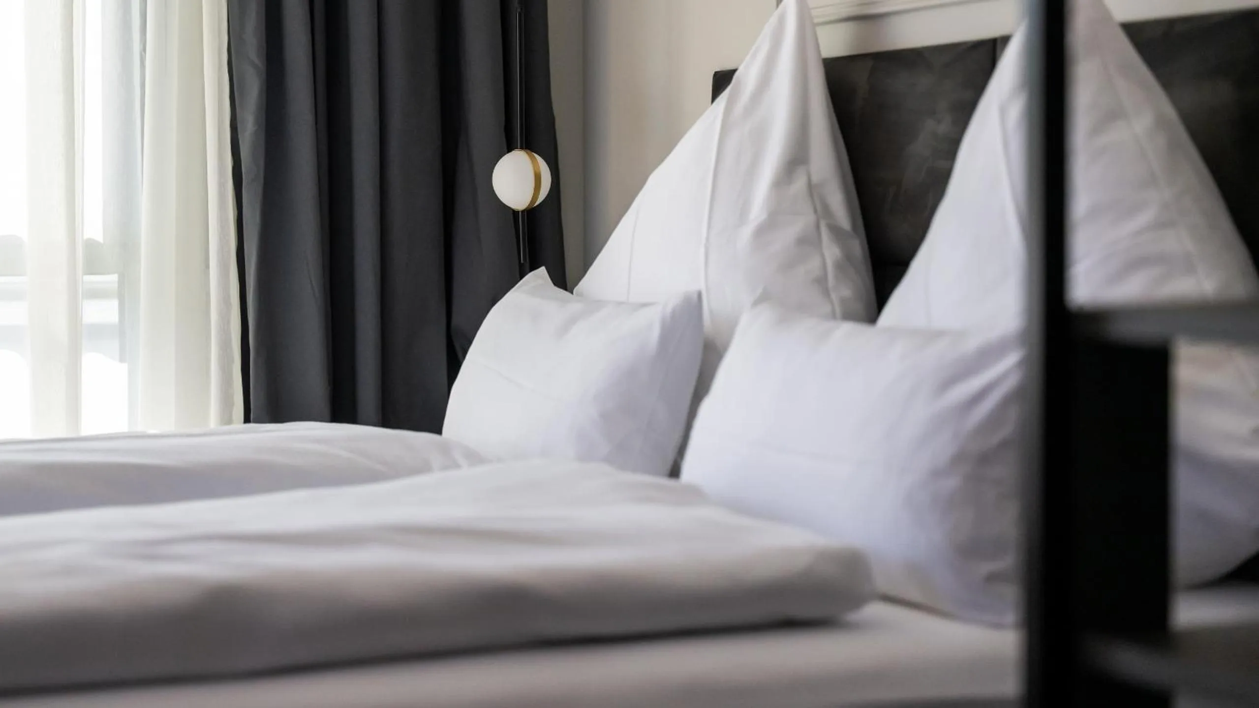 Bed in Hotel Metropol