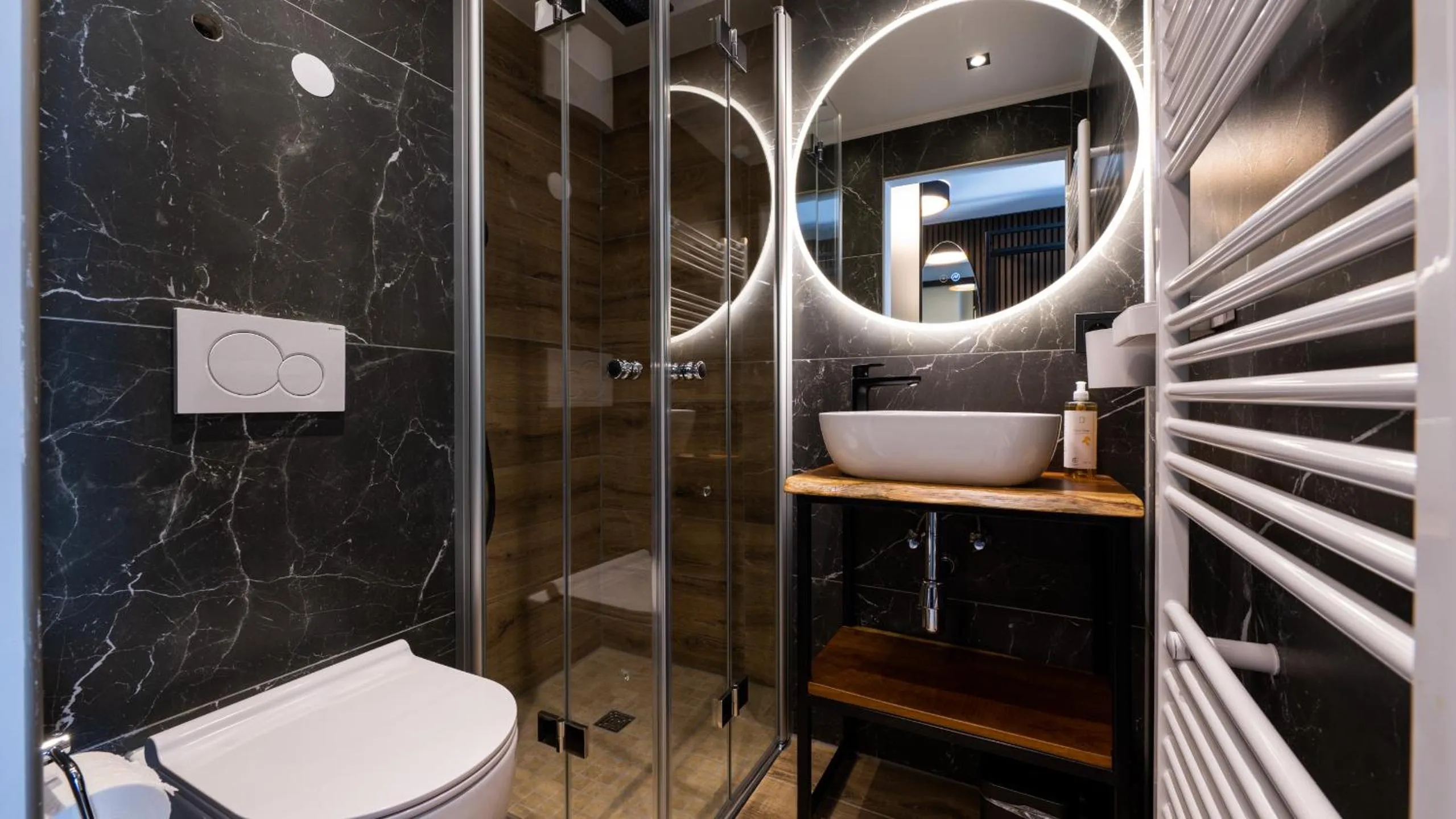 Shower in Hotel Metropol