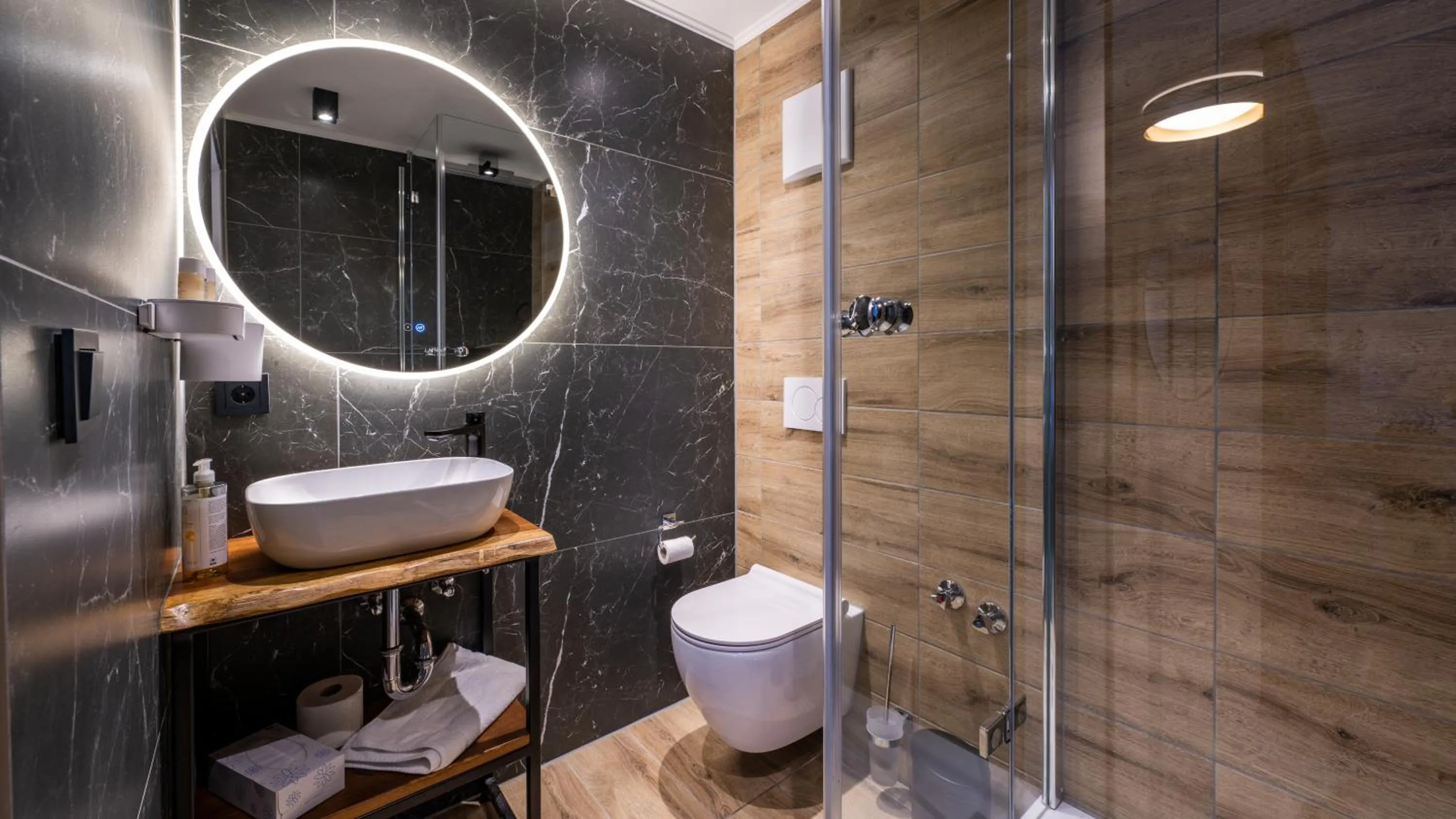 Shower in Hotel Metropol