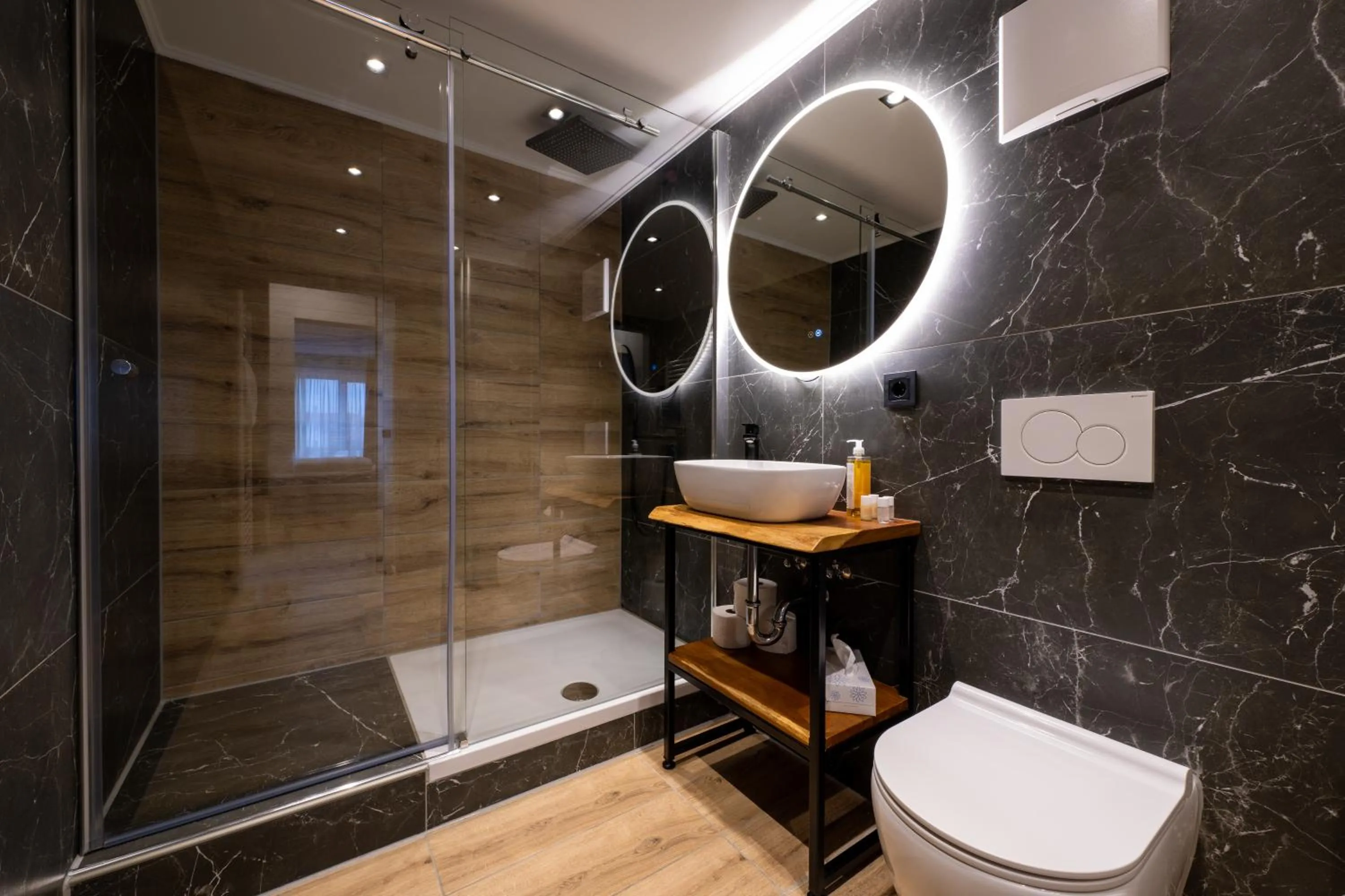 Shower in Hotel Metropol