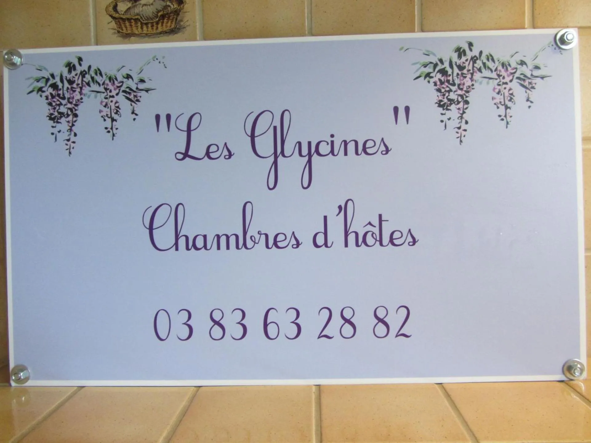 Logo/Certificate/Sign in Les Glycines