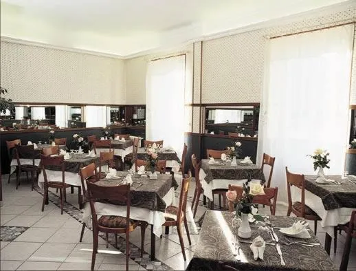 Restaurant/places to eat in Hotel Rosalia