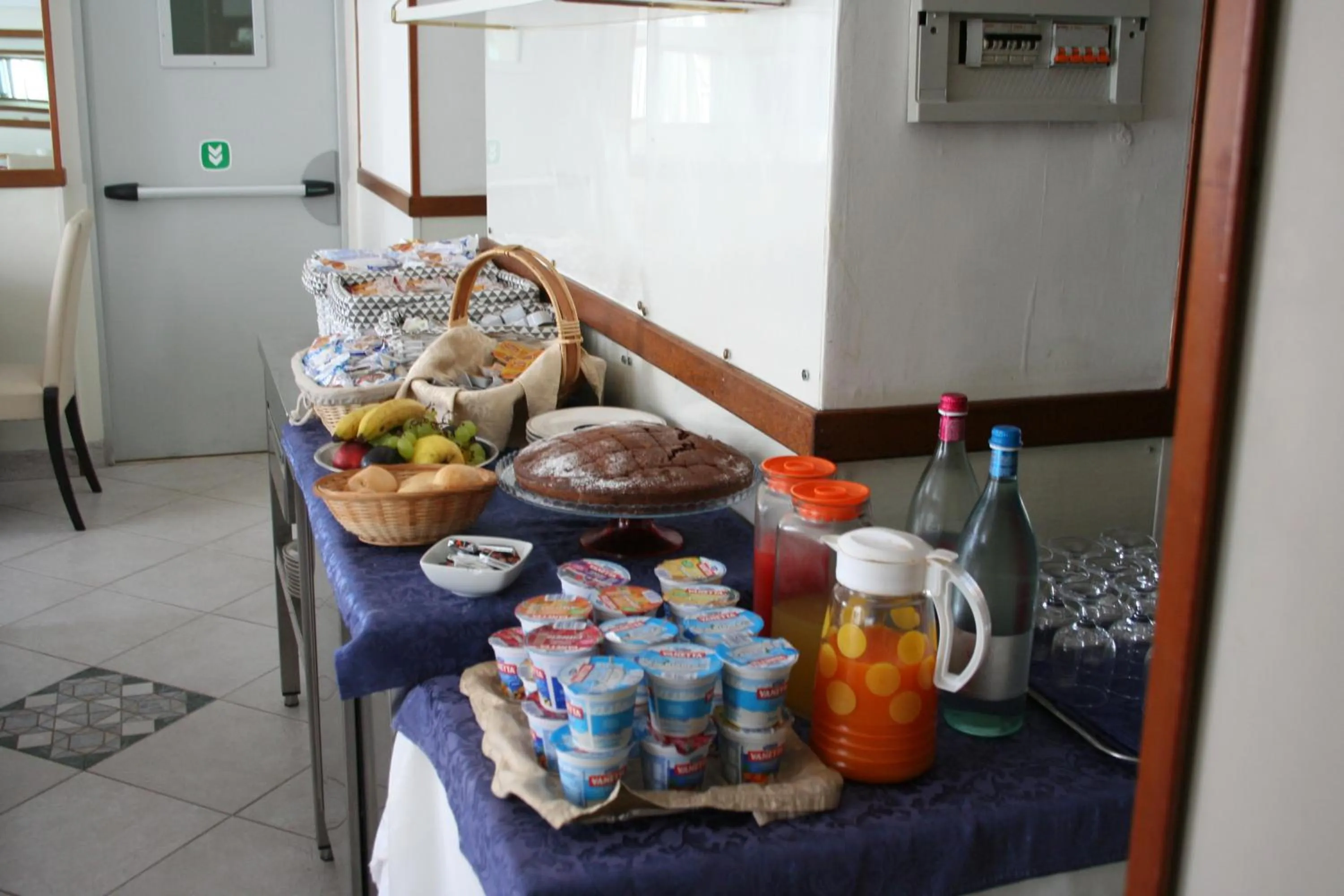 Restaurant/places to eat in Hotel Rosalia