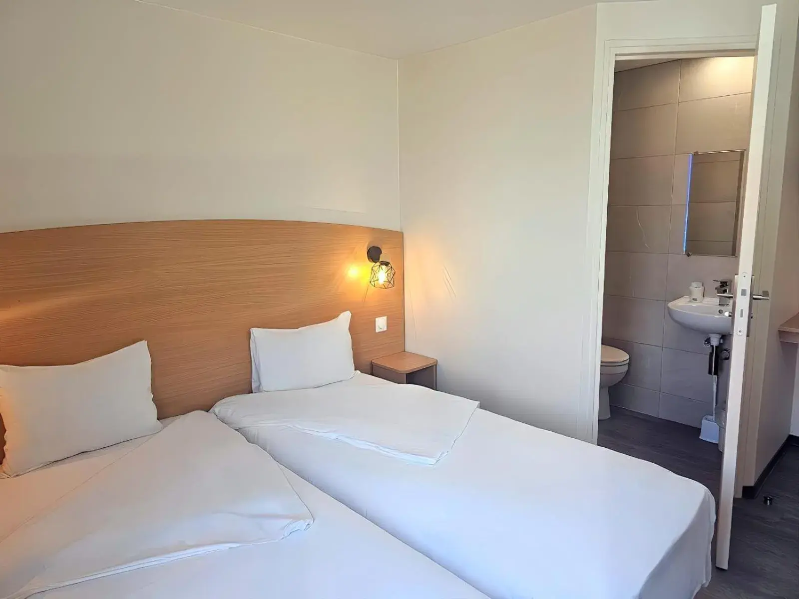 Twin Room in initial by balladins Roissy / Saint-Mard Twin Room in initial by balladins Roissy / Saint-Mard