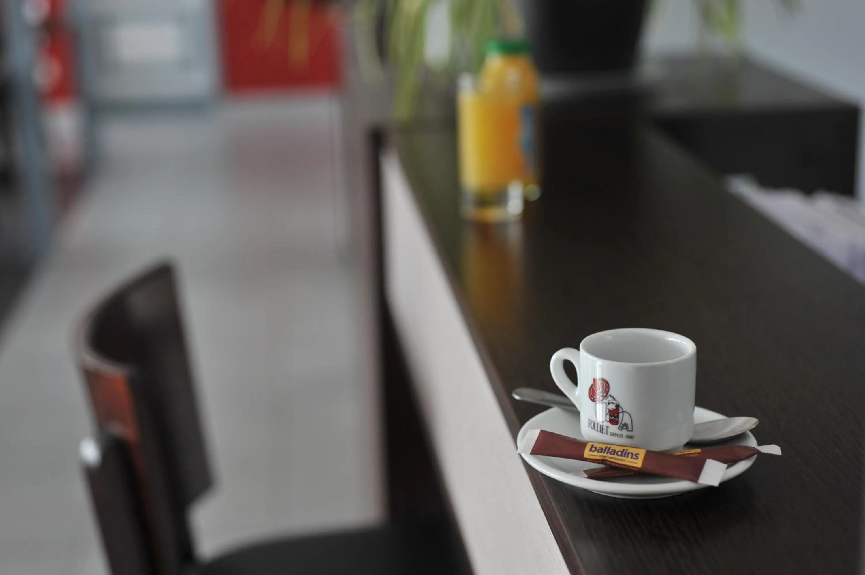 Lounge or bar in initial by balladins Roissy / Saint-Mard