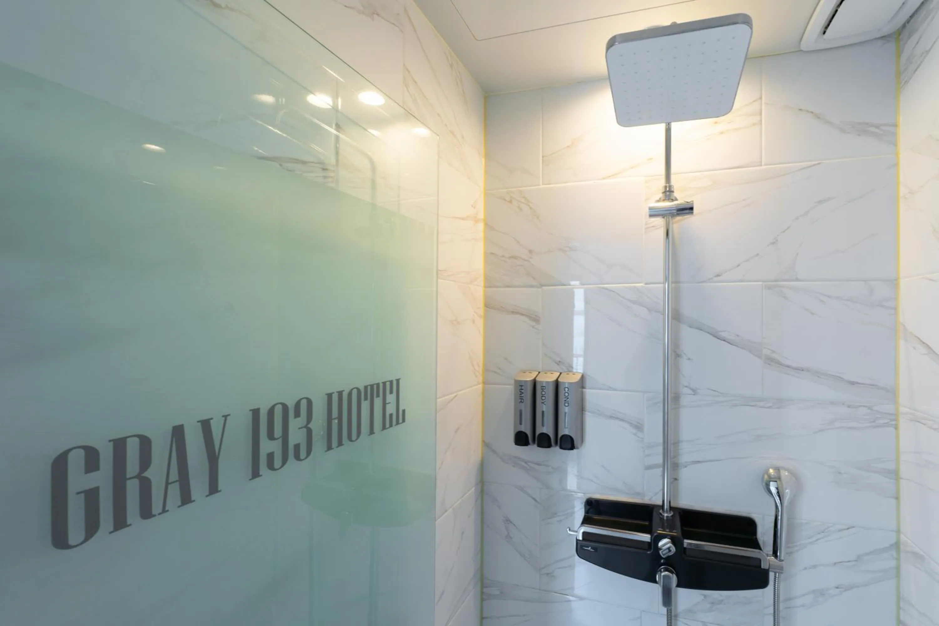 Shower in Gray 193 Hotel