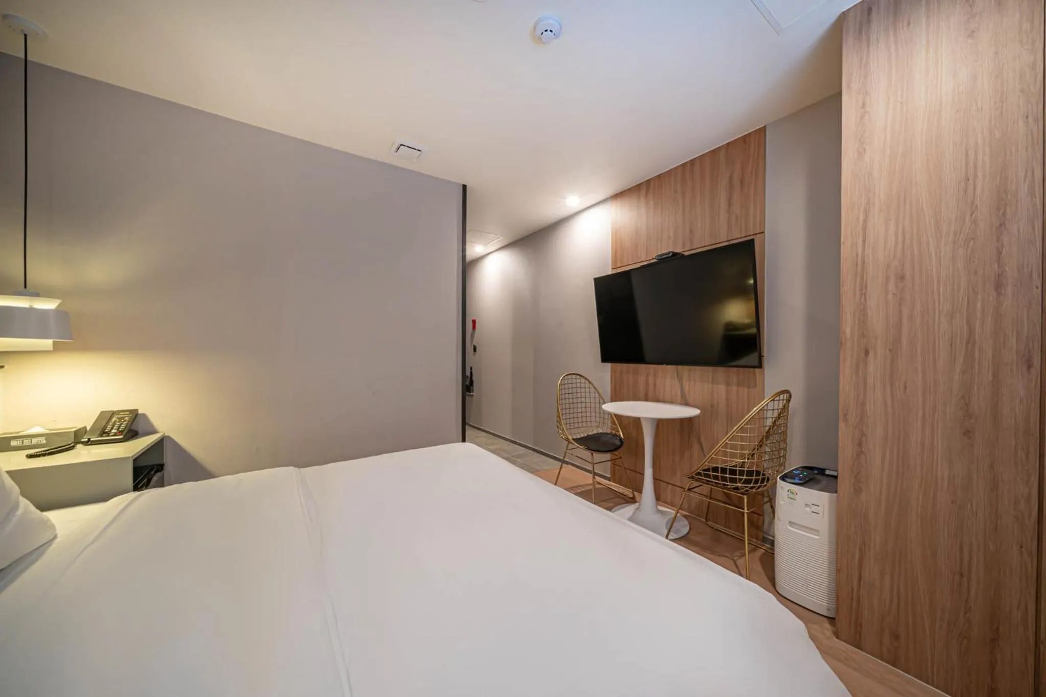 Photo of the whole room, Bed in Gray 193 Hotel