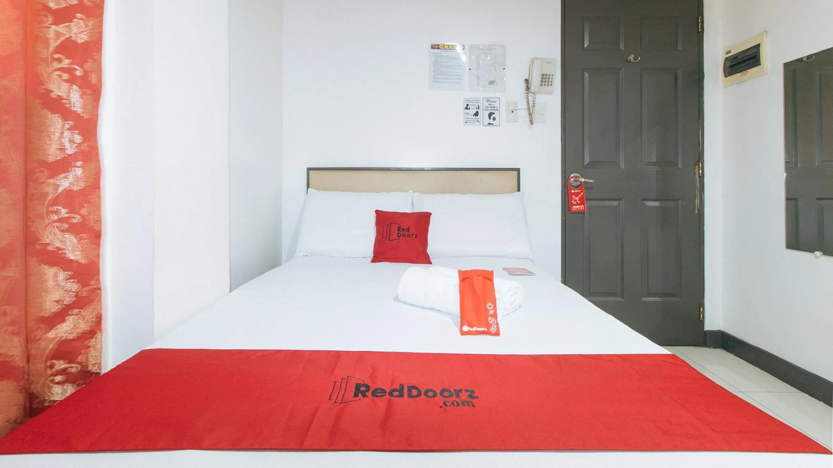 Deluxe Room in Cosmo Hotel