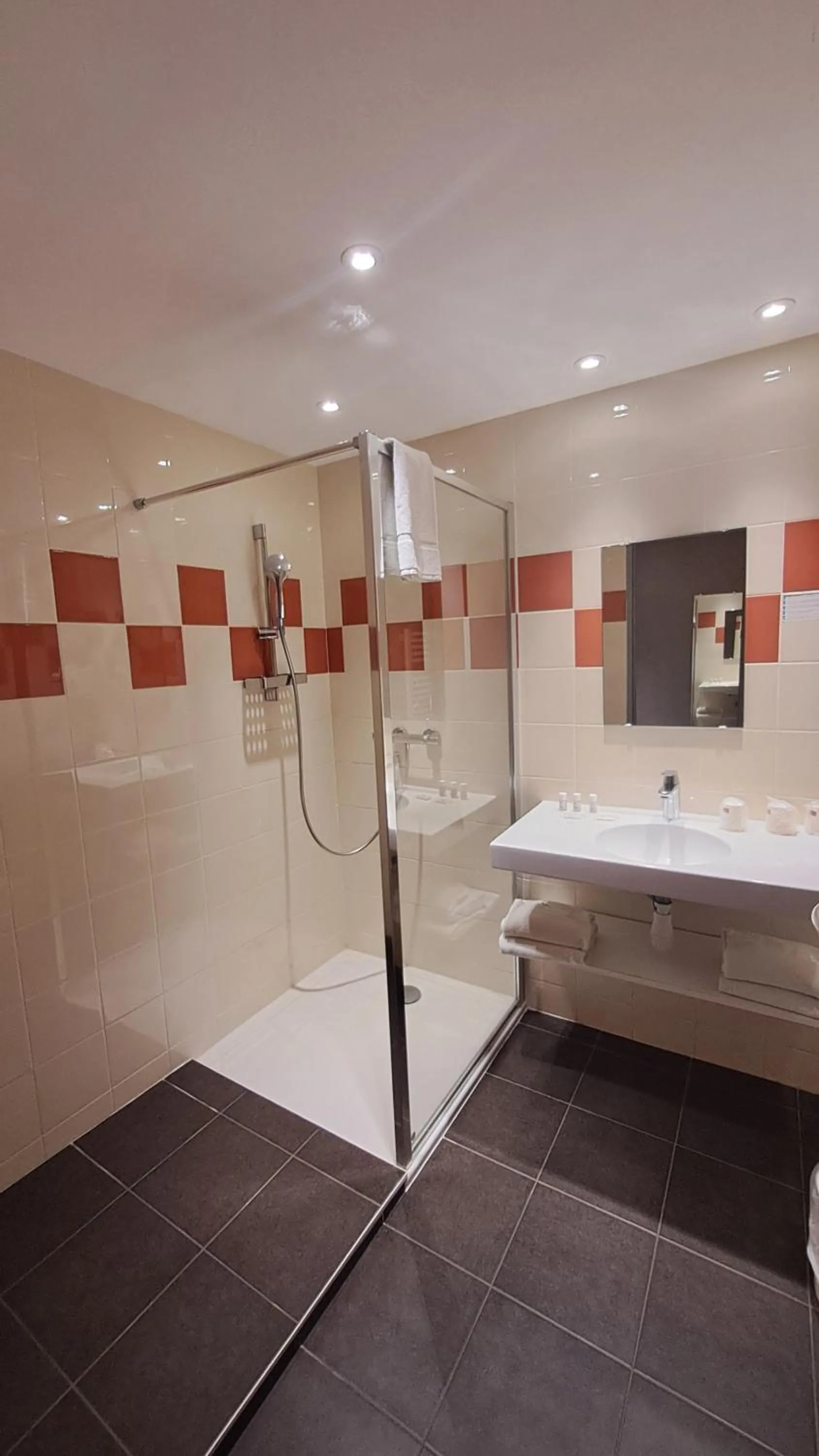 Shower in Hotel Val Vert