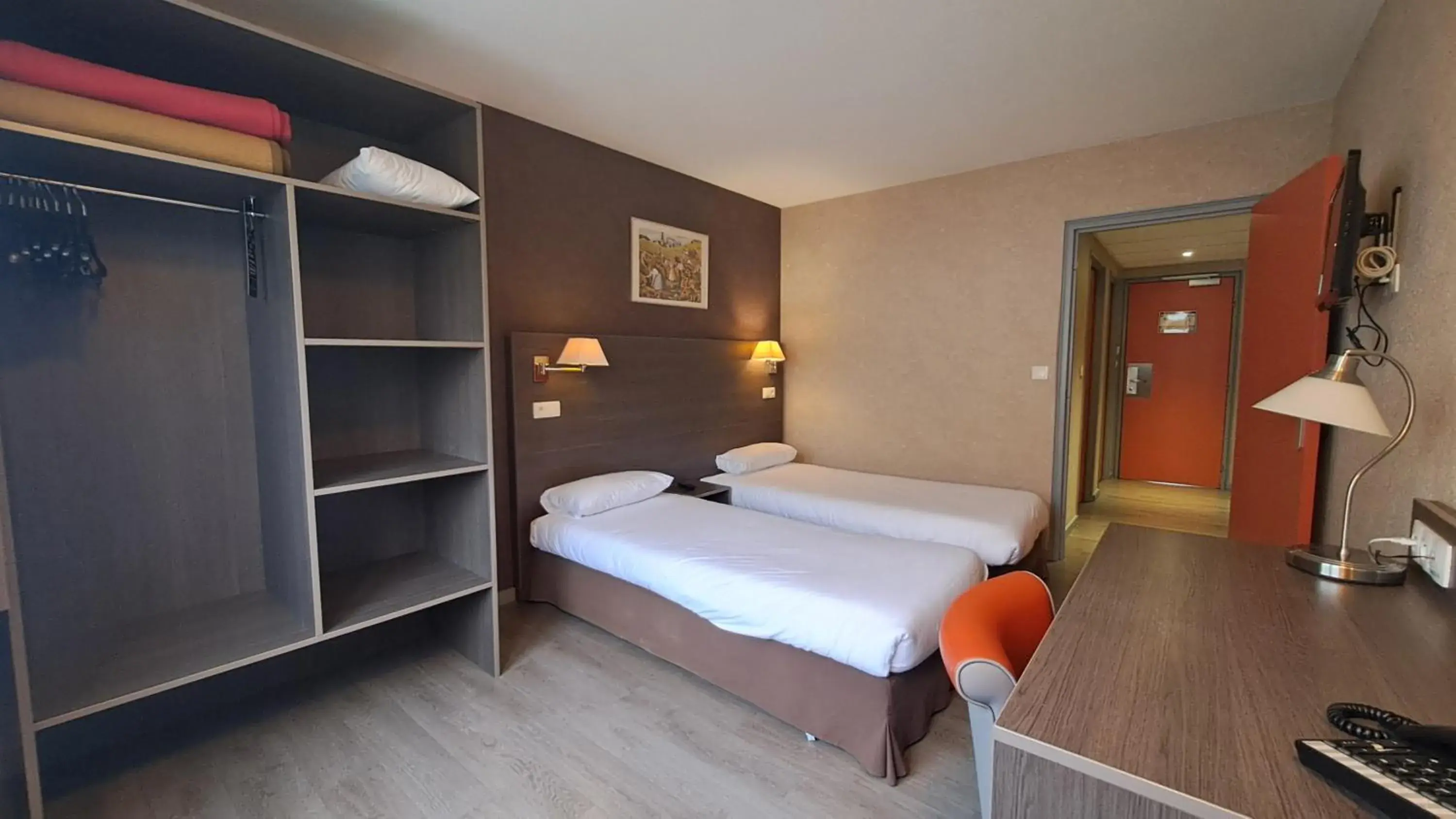 Twin Room - single occupancy - Disability Access in Hotel Val Vert Twin Room - single occupancy - Disability Access in Hotel Val Vert
