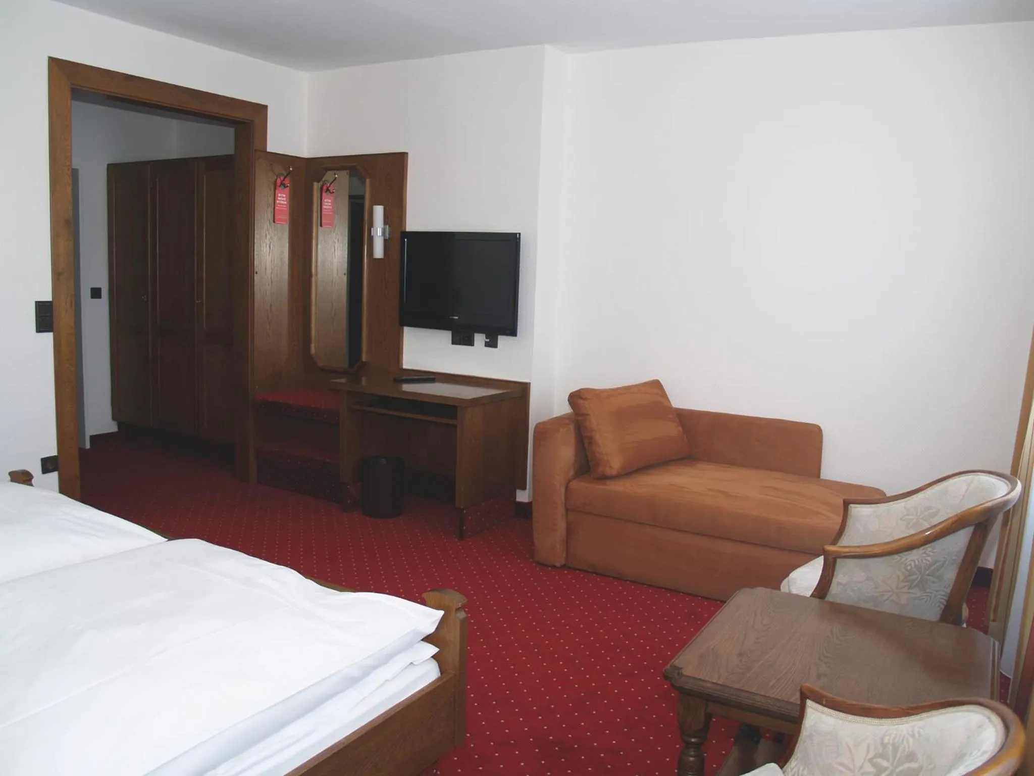 Photo of the whole room, Bed in Hotel Felsenkeller