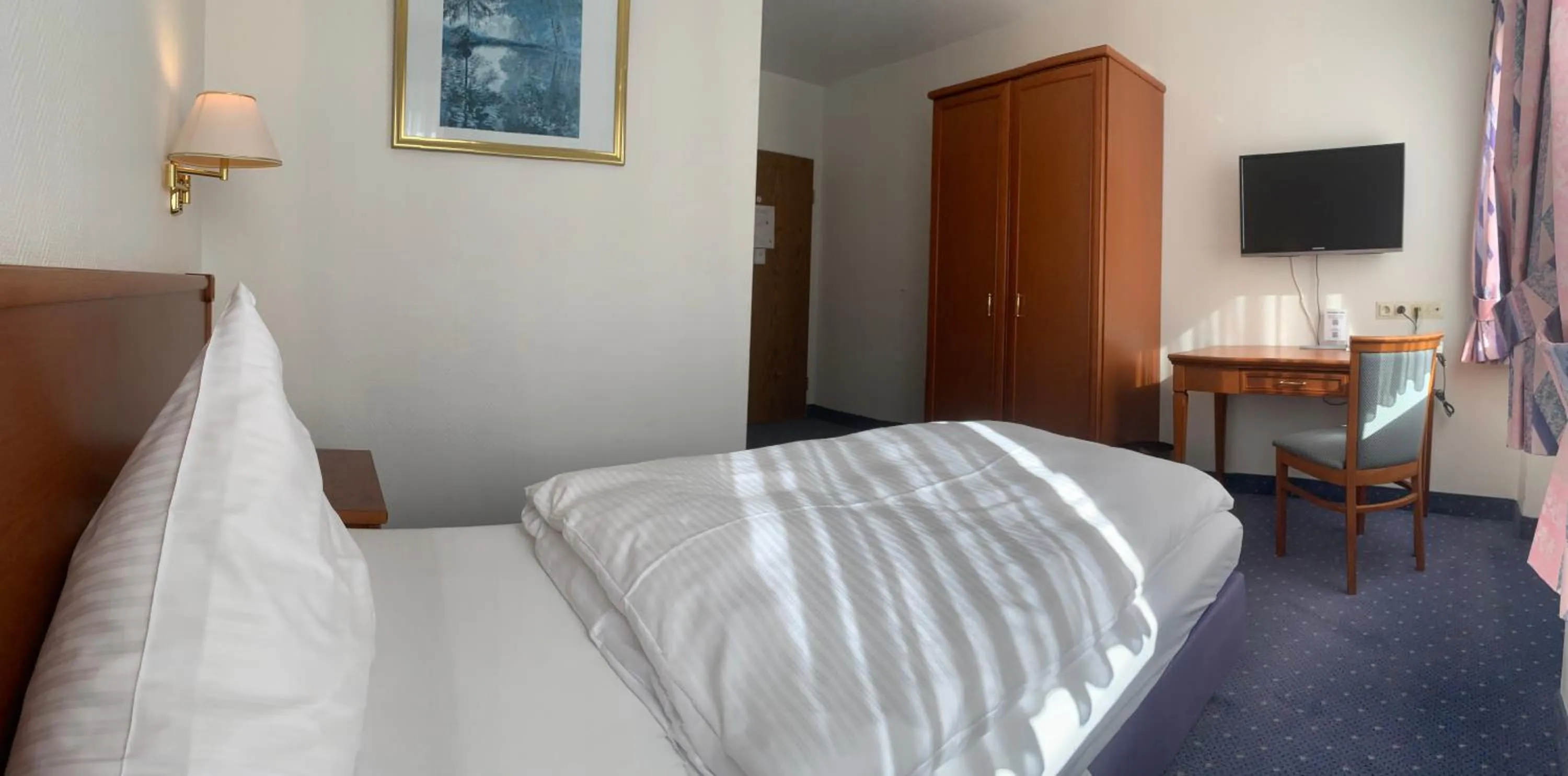 TV and multimedia, Bed in Hotel Felsenkeller