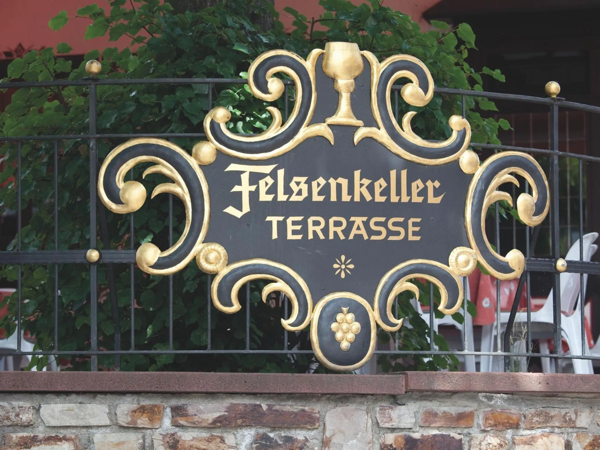 Facade/entrance in Hotel Felsenkeller