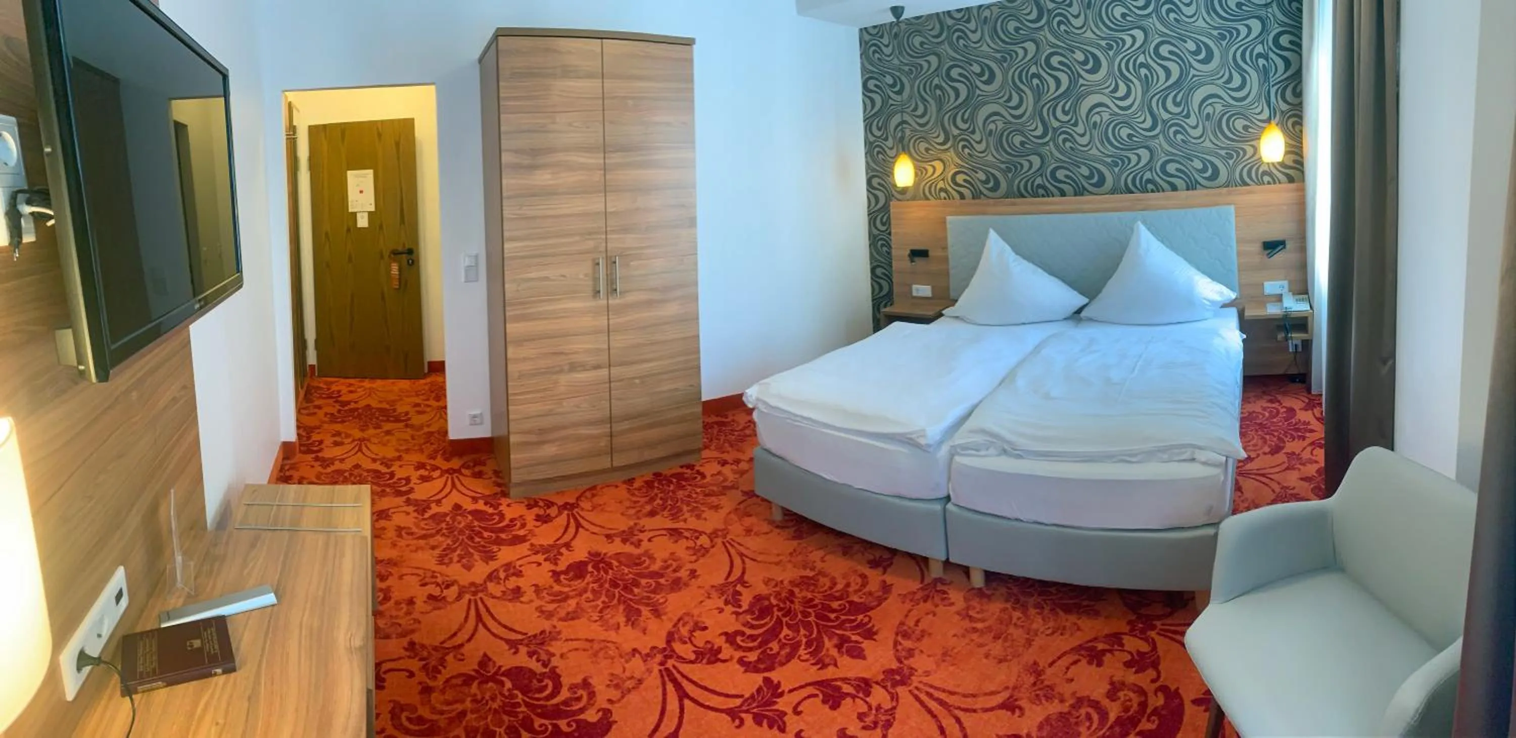 Photo of the whole room, Bed in Hotel Felsenkeller