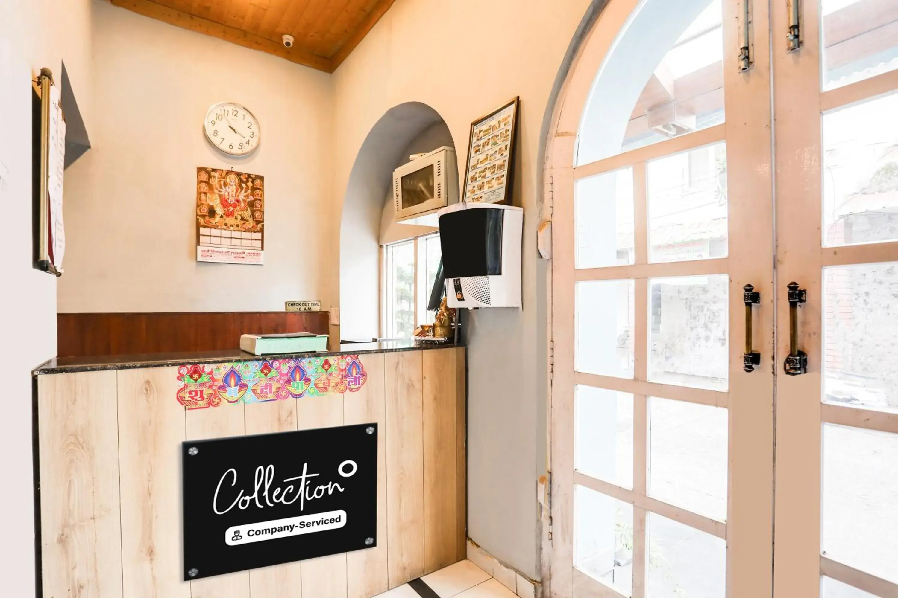 Lobby or reception in Collection O Mall Road Near St. Georges College Lobby or reception in Collection O Mall Road Near St. Georges College